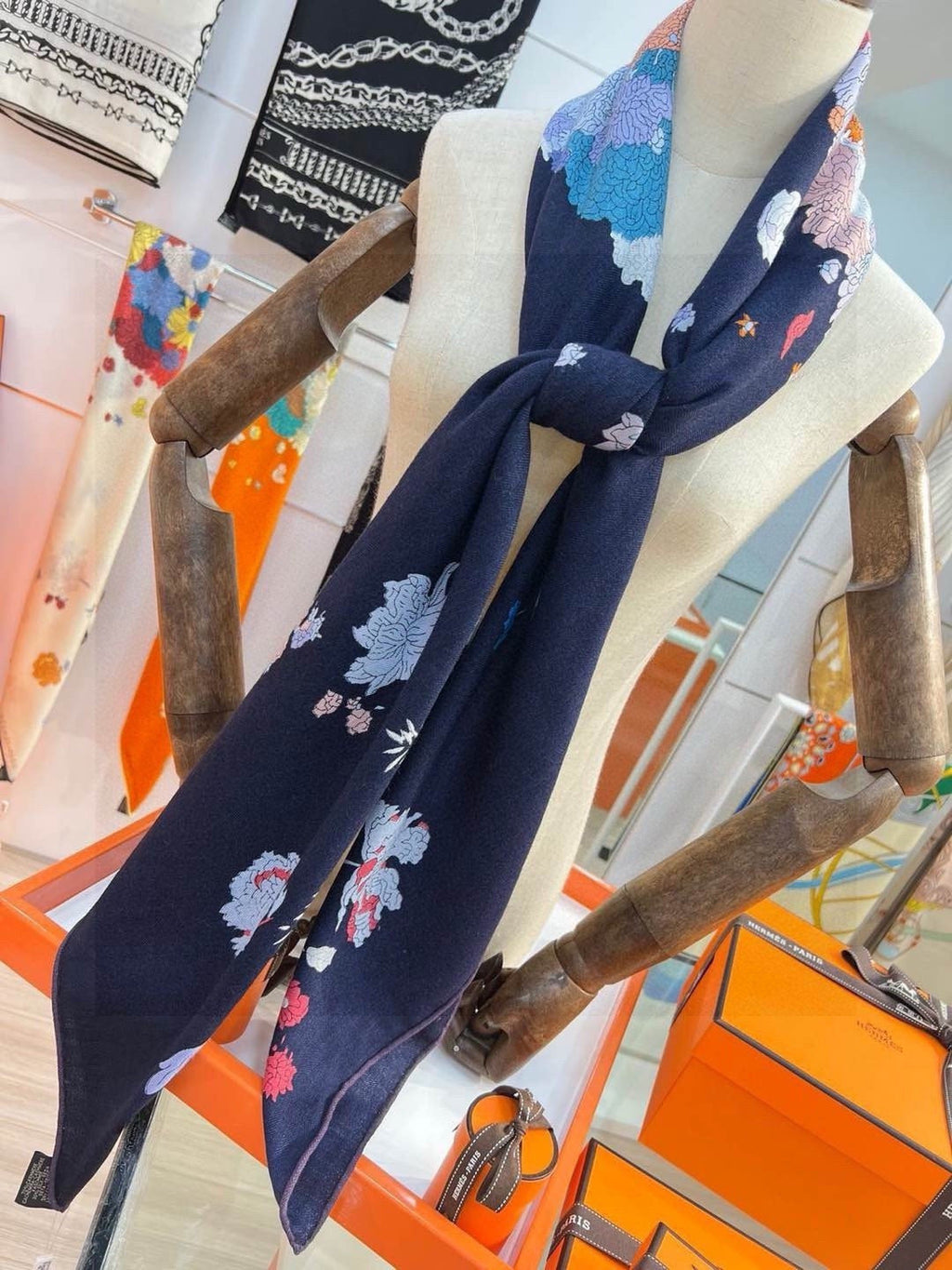 HERMES 26S SCARF 140 IN CASHMERE AND SILK 303342