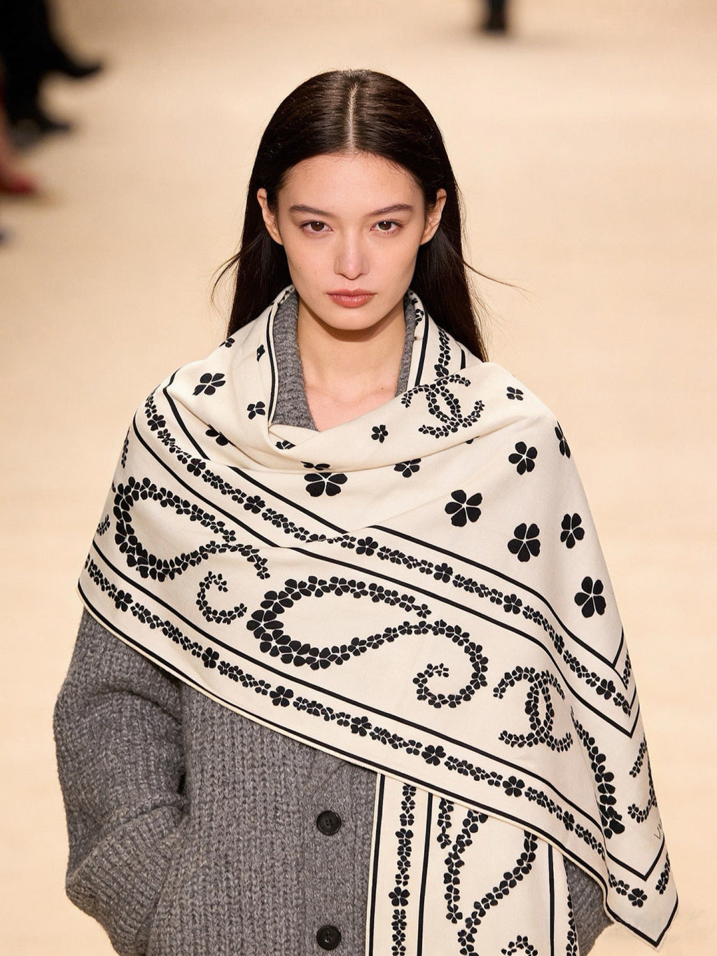 CHANEL 26S SCARF 135 IN CASHMERE AND SILK 309370