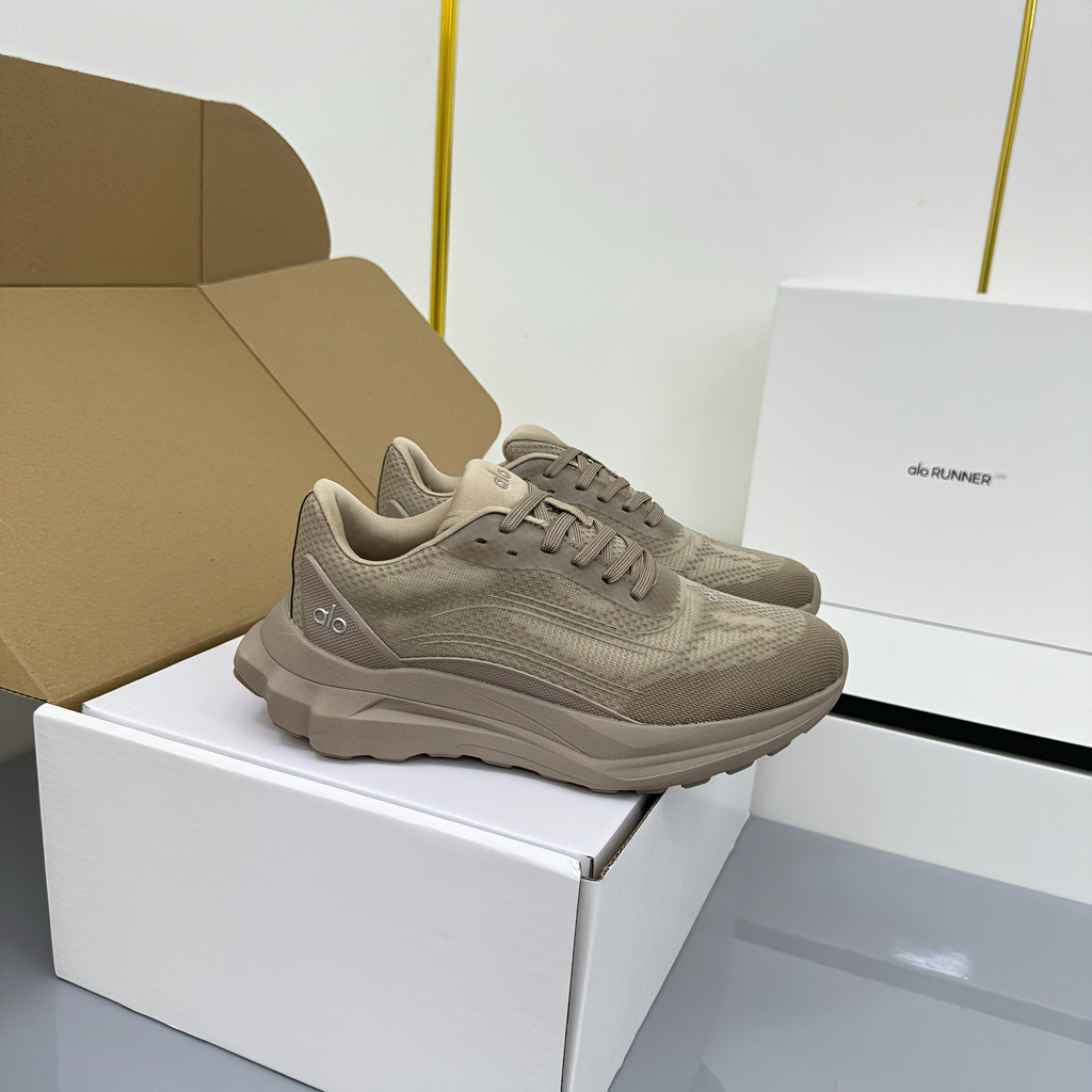 ALO 25S SNEAKER IN STONE BEIGE MESH FABRIC