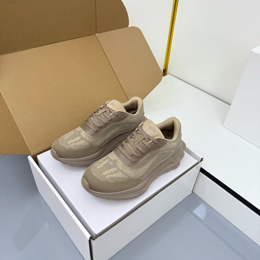 ALO 25S SNEAKER IN STONE BEIGE MESH FABRIC