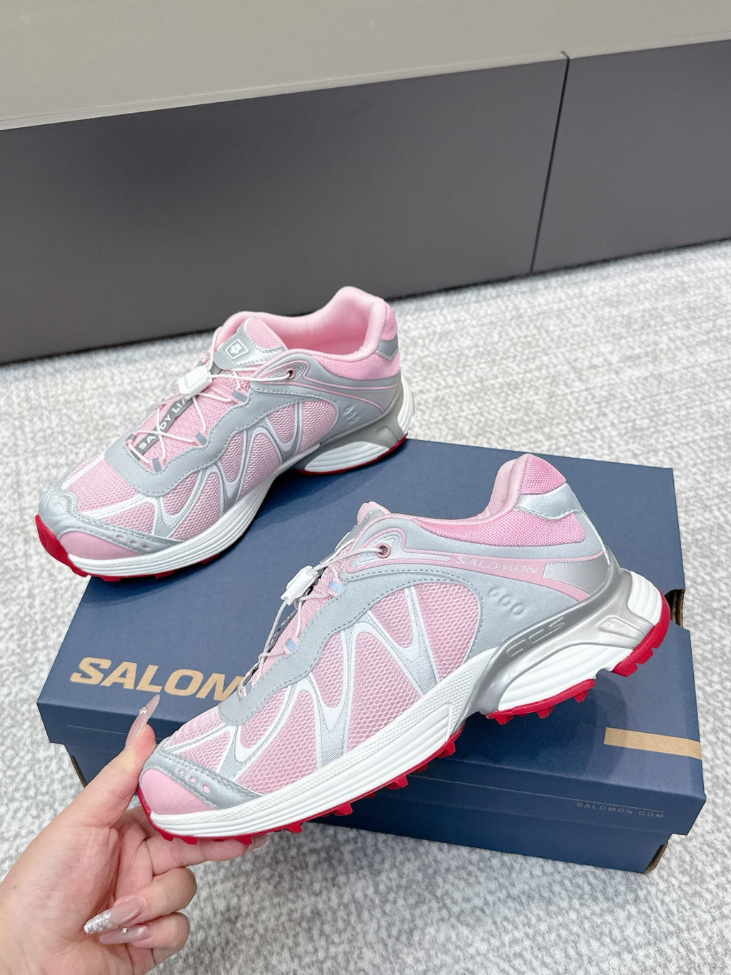ALO 25S SALOMON XT WHISPER 40 MM IN LIGHT PINK MESH FABRIC AND GREY LAMBSKIN