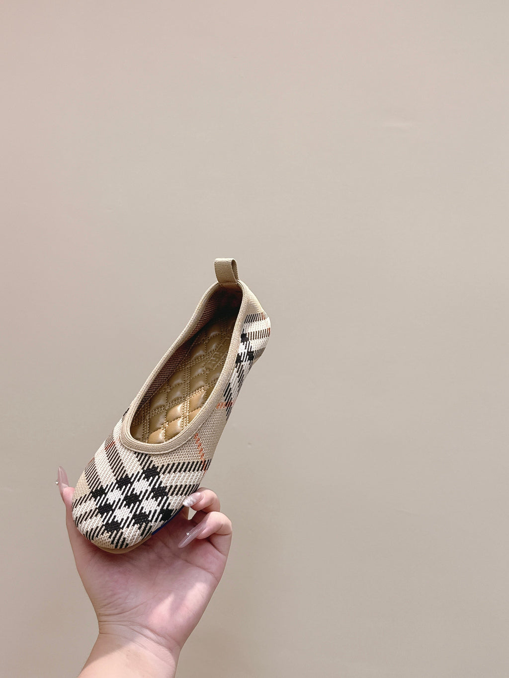 BURBERRY 26S BALLET FLATS IN BEIGE AND BLACK KNIT STYLE 1