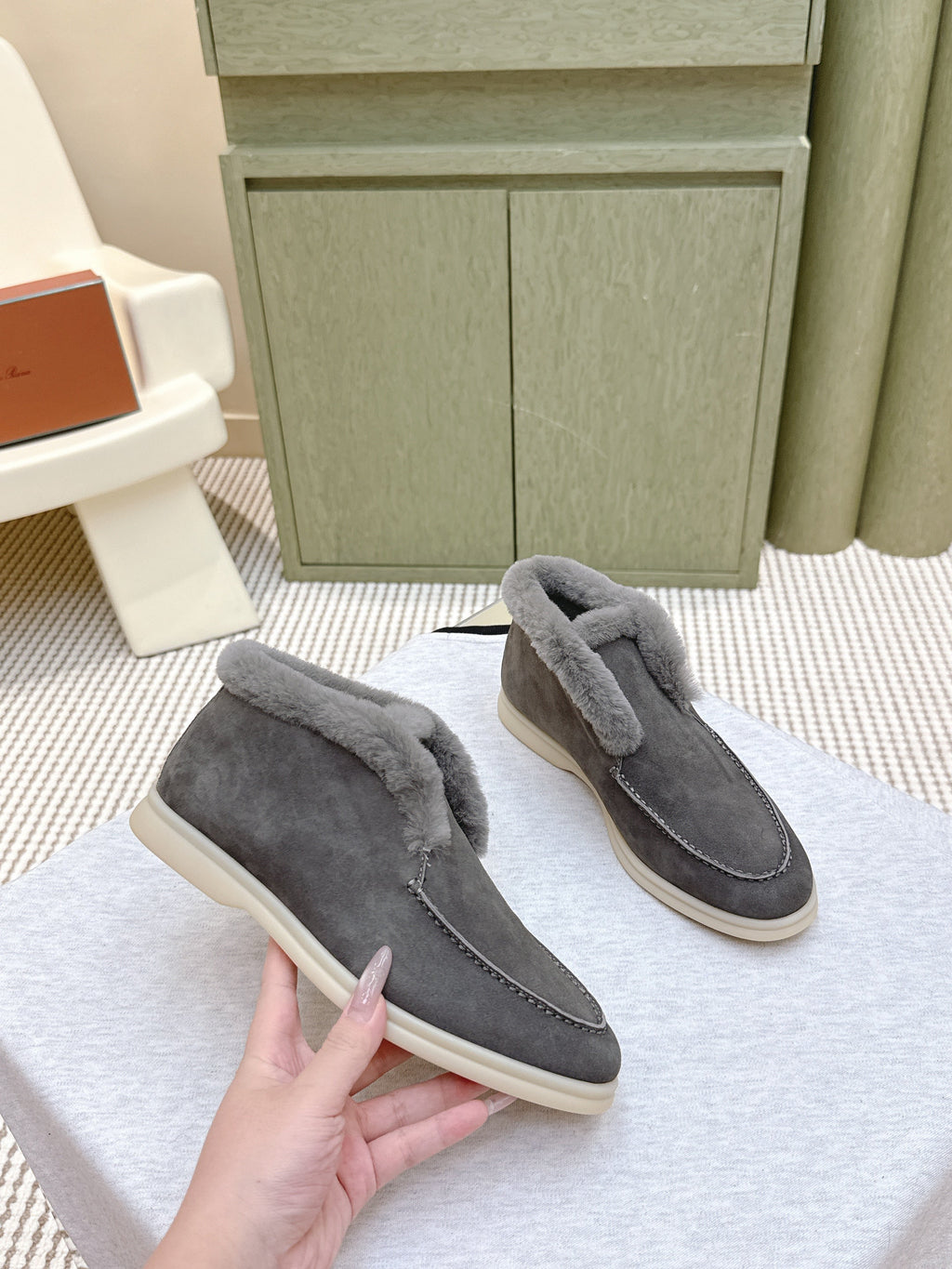LP 25S SUMMER CHARMS WALK LOAFERS IN SMOKE GREY SUEDE AND FLEECE