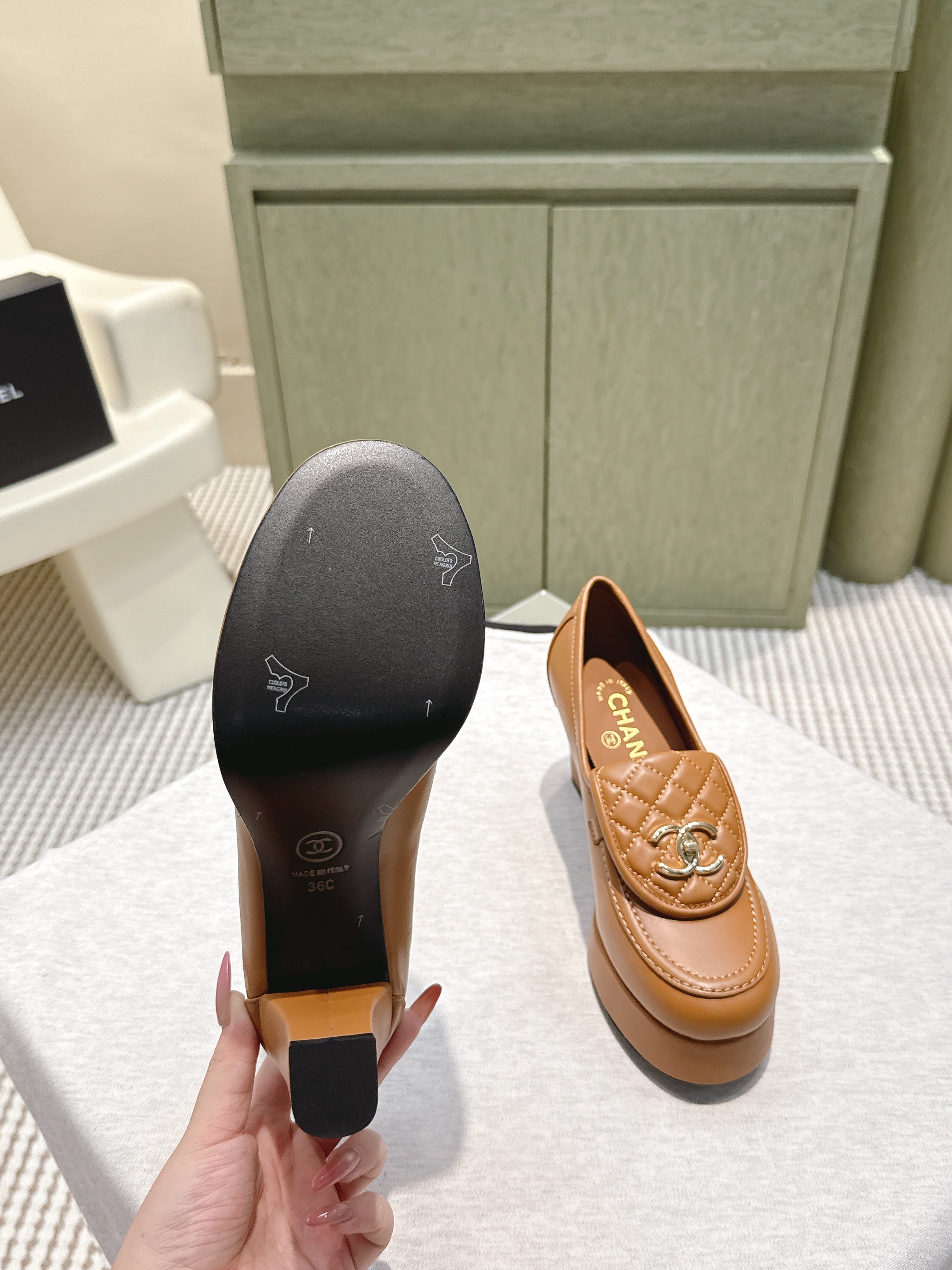 CHANEL 25S HIGH-HEELED MOCCASINS 80MM IN CARAMEL CALFSKIN GOLD HARDWARE