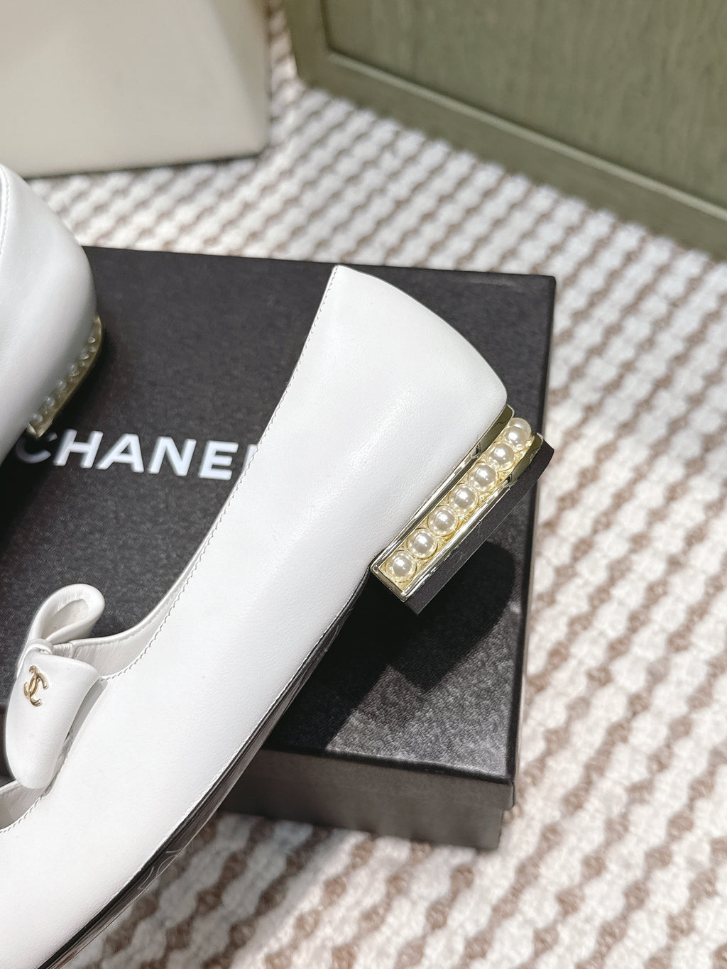 CHANEL 25S MARY JANE BALLET FLATS IN WHITE LAMBSKIN BLACK PATENT CAP TOE WITH BOW