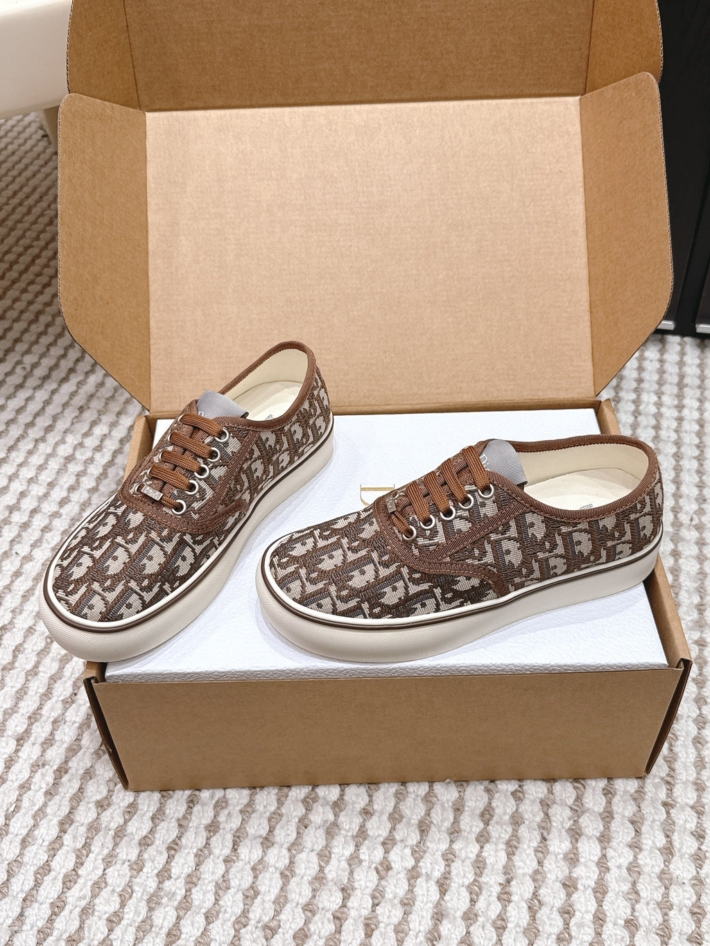 DIOR 26S SALTWIND SNEAKER IN BROWN FABRIC STYLE 6