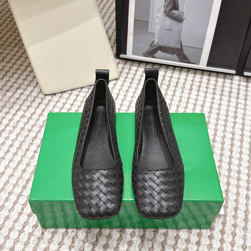 BOTTEGA VENETA 26S SQUARE-TOE FLATS IN BLACK TECHNICAL WOVEN LAMBSKIN