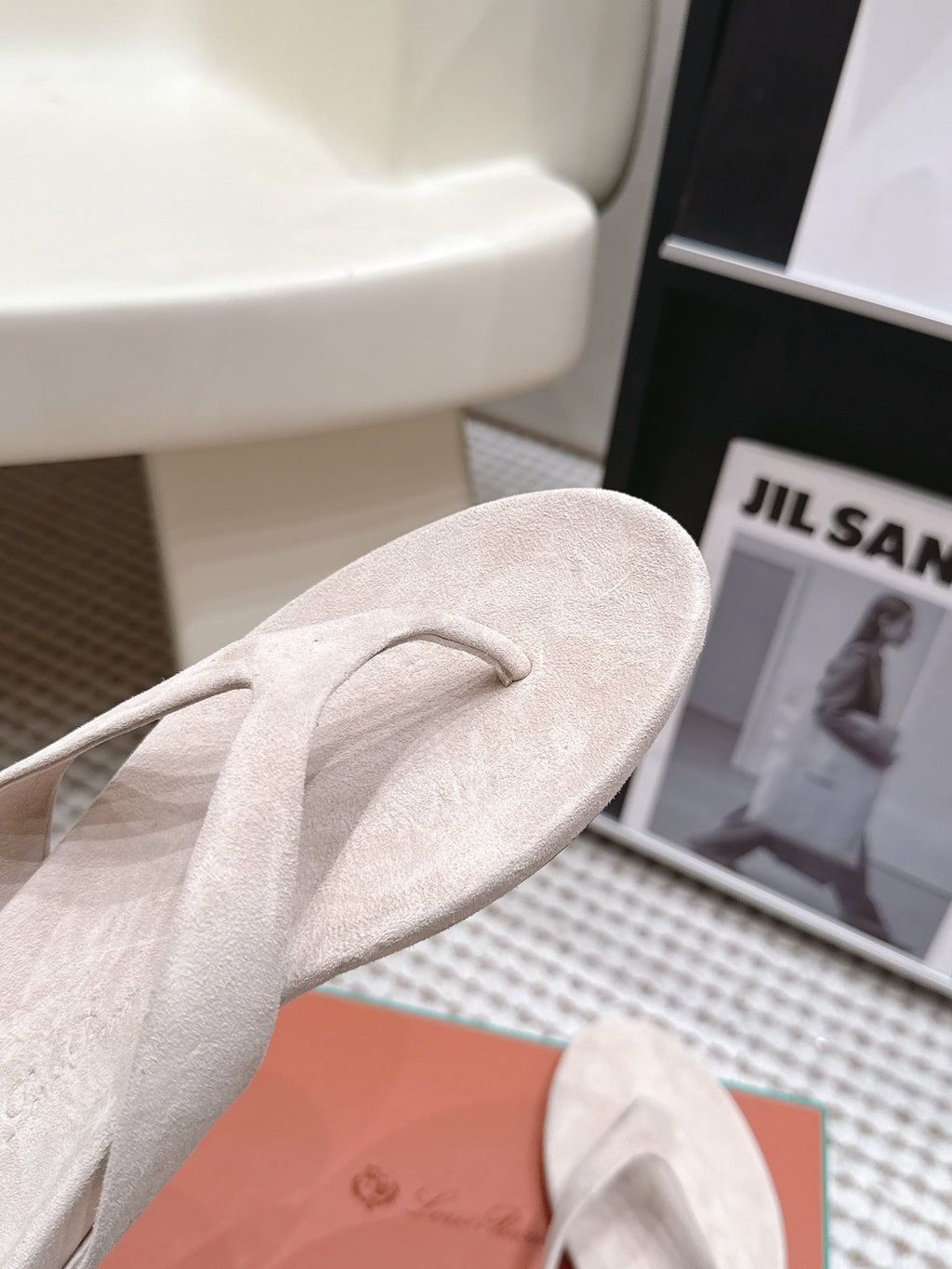 LP 26S THONG SANDALS IN LIGHT BEIGE SUEDE