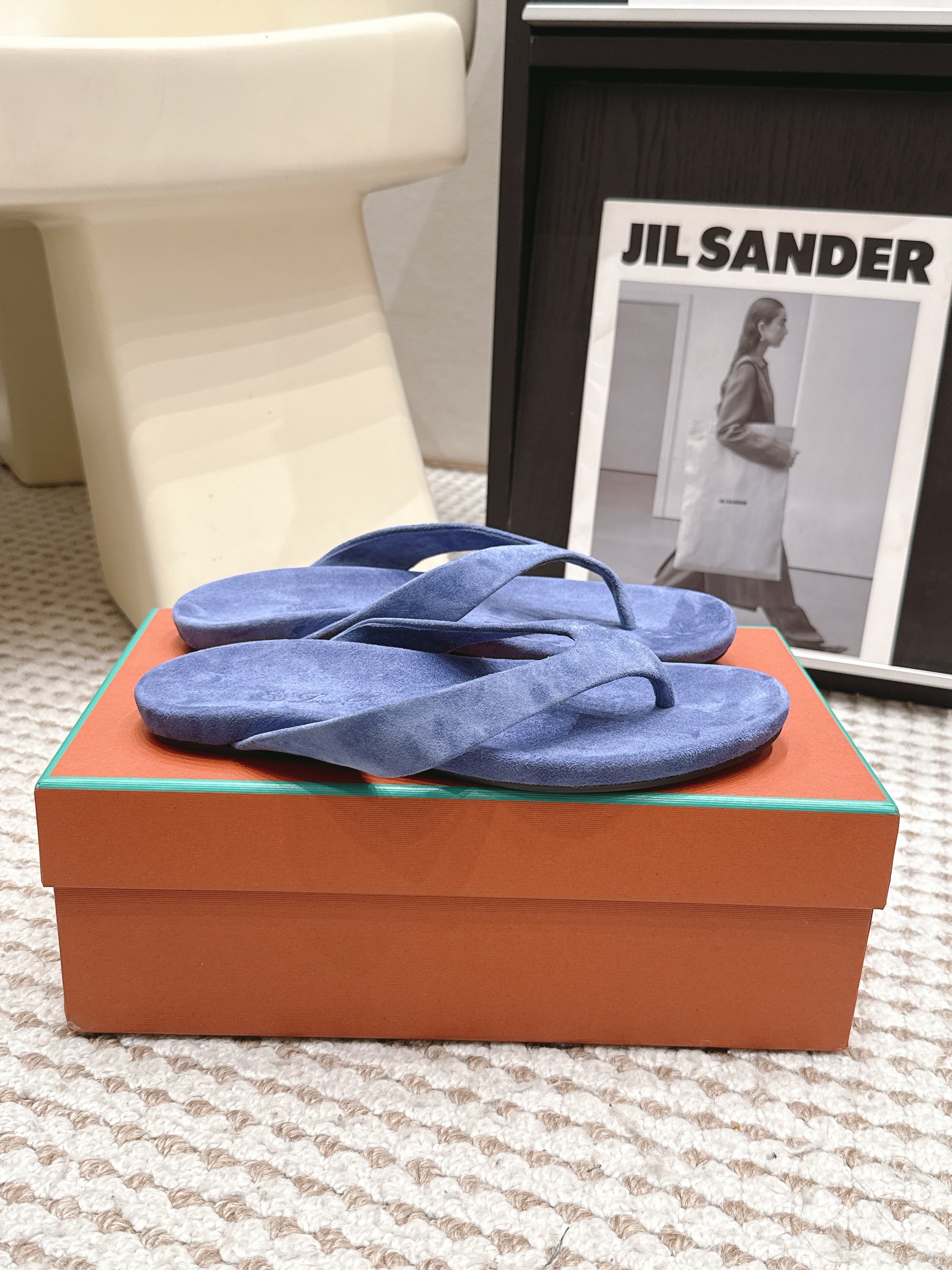 LP 26S THONG SANDALS IN PERIWINKLE BLUE SUEDE