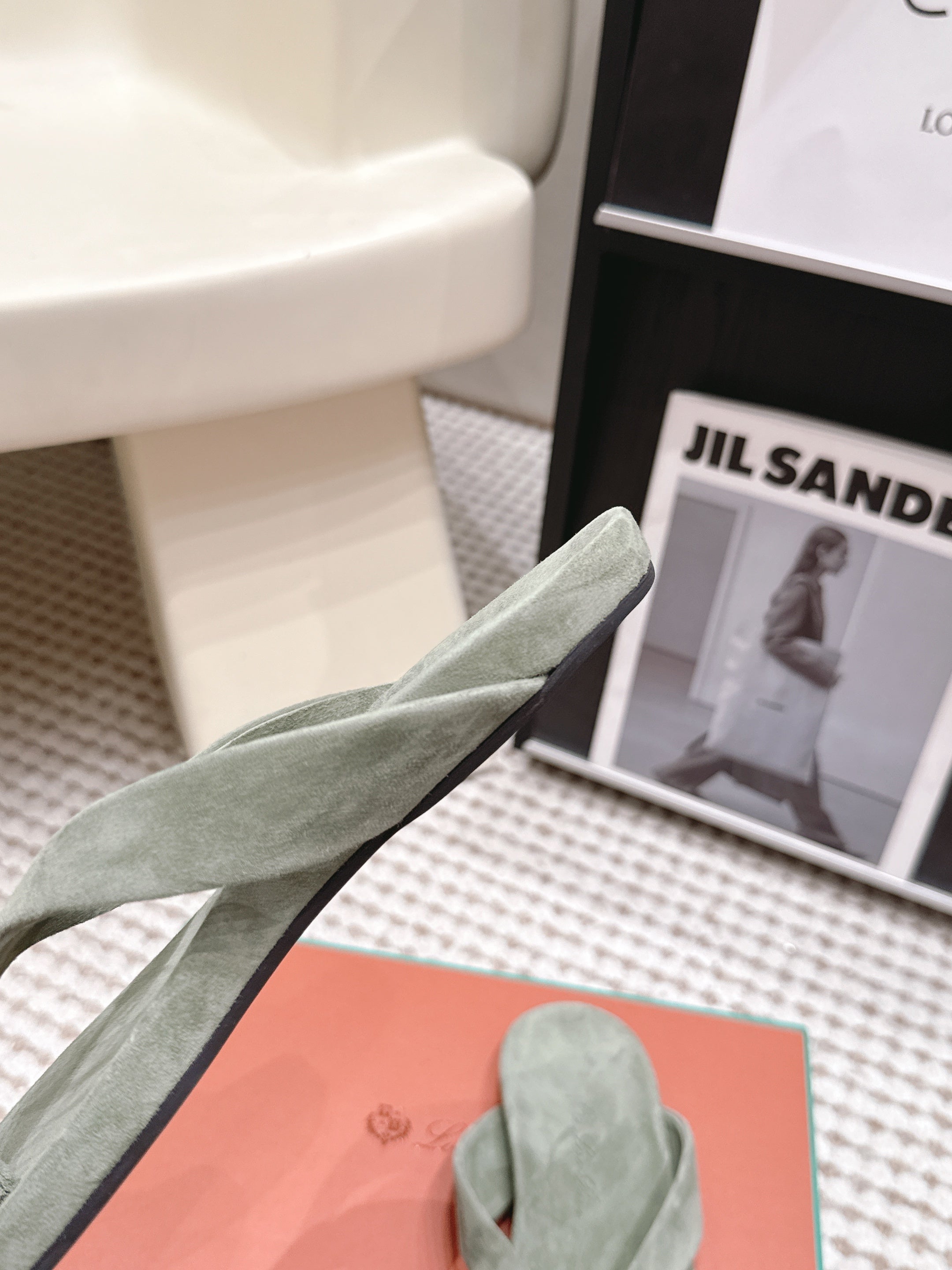 LP 26S THONG SANDALS IN SAGE GREEN SUEDE