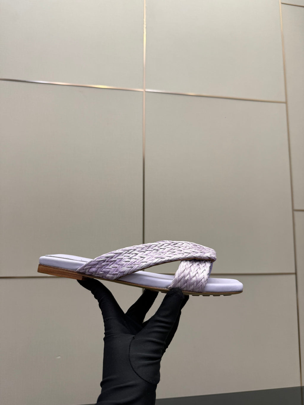 BOTTEGA VENETA 26S SANDALS IN LIGHT PURPLE CALFSKIN AND RAFFIA