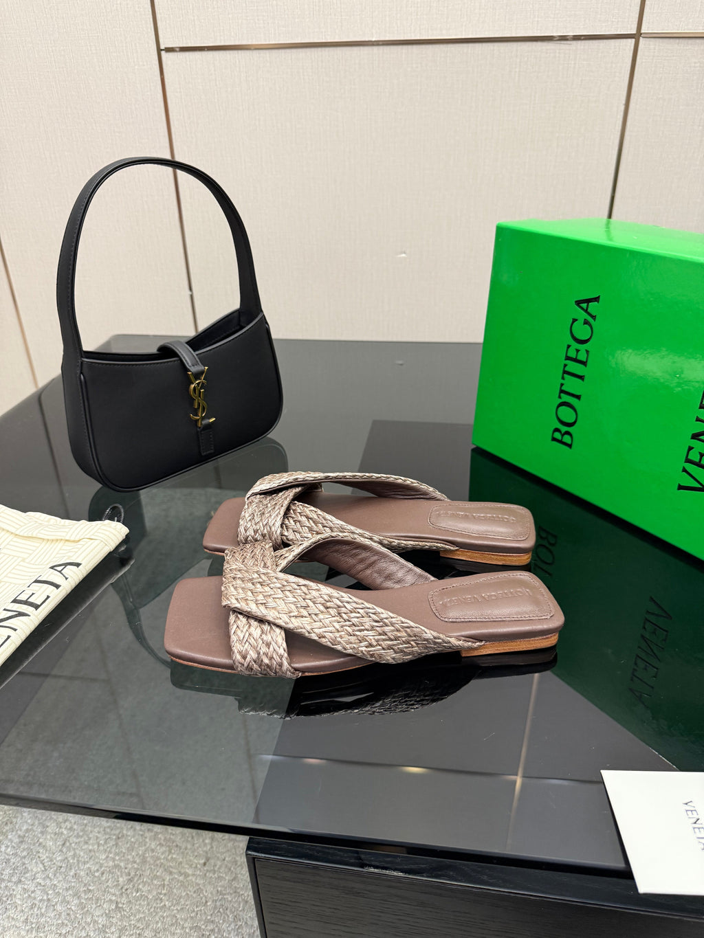 BOTTEGA VENETA 26S SANDALS IN DARK BROWN CALFSKIN AND RAFFIA