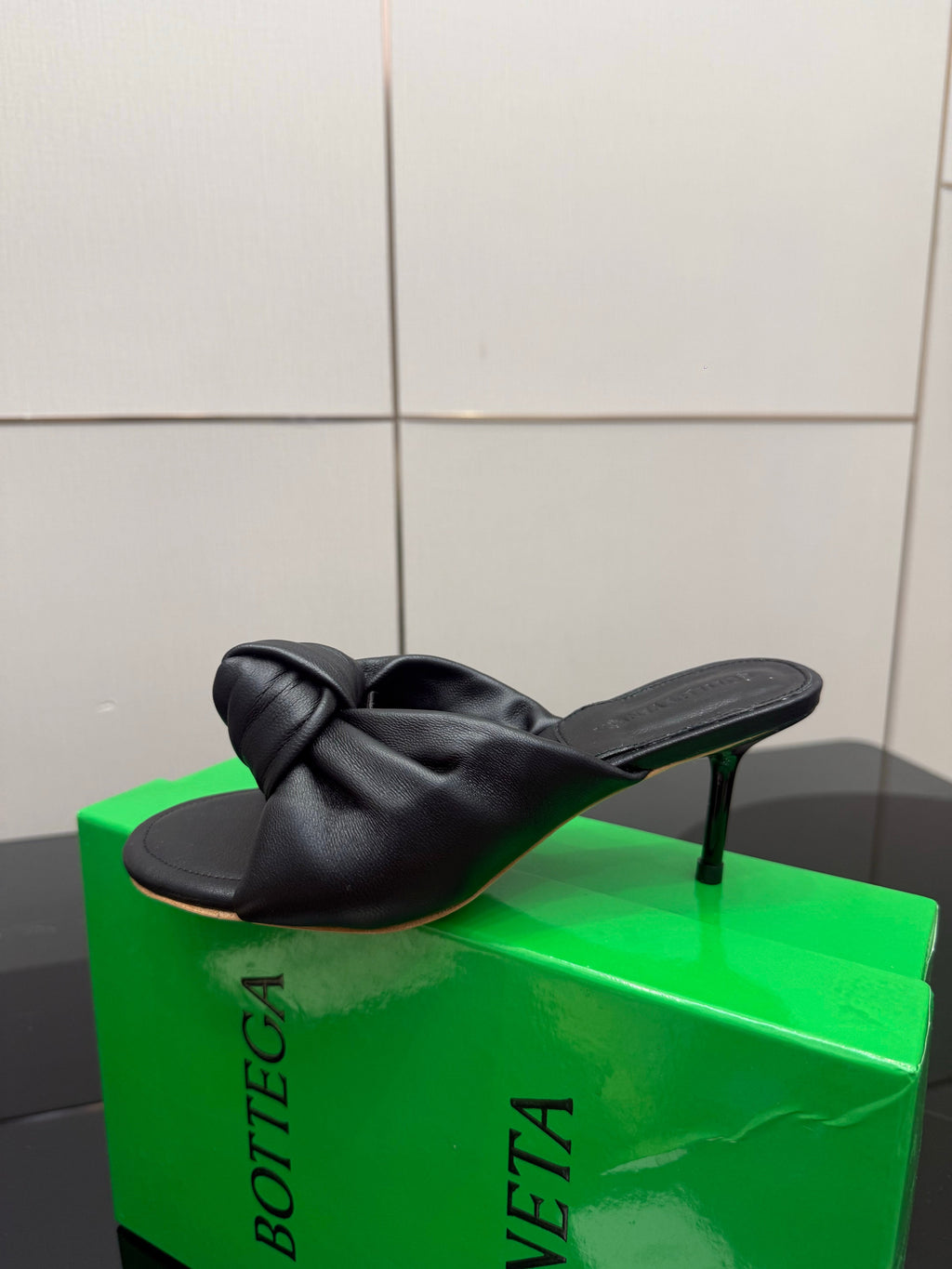 BOTTEGA VENETA 26S KNOT-STRAP HIGH-HEEL SANDALS IN BLACK LAMBSKIN