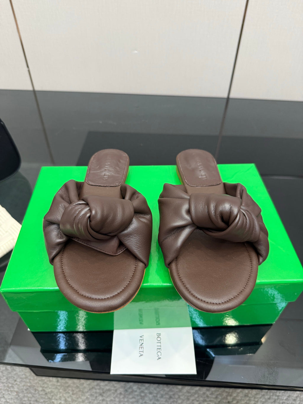 BOTTEGA VENETA 26S SLIDE SANDALS IN BROWN LAMBSKIN