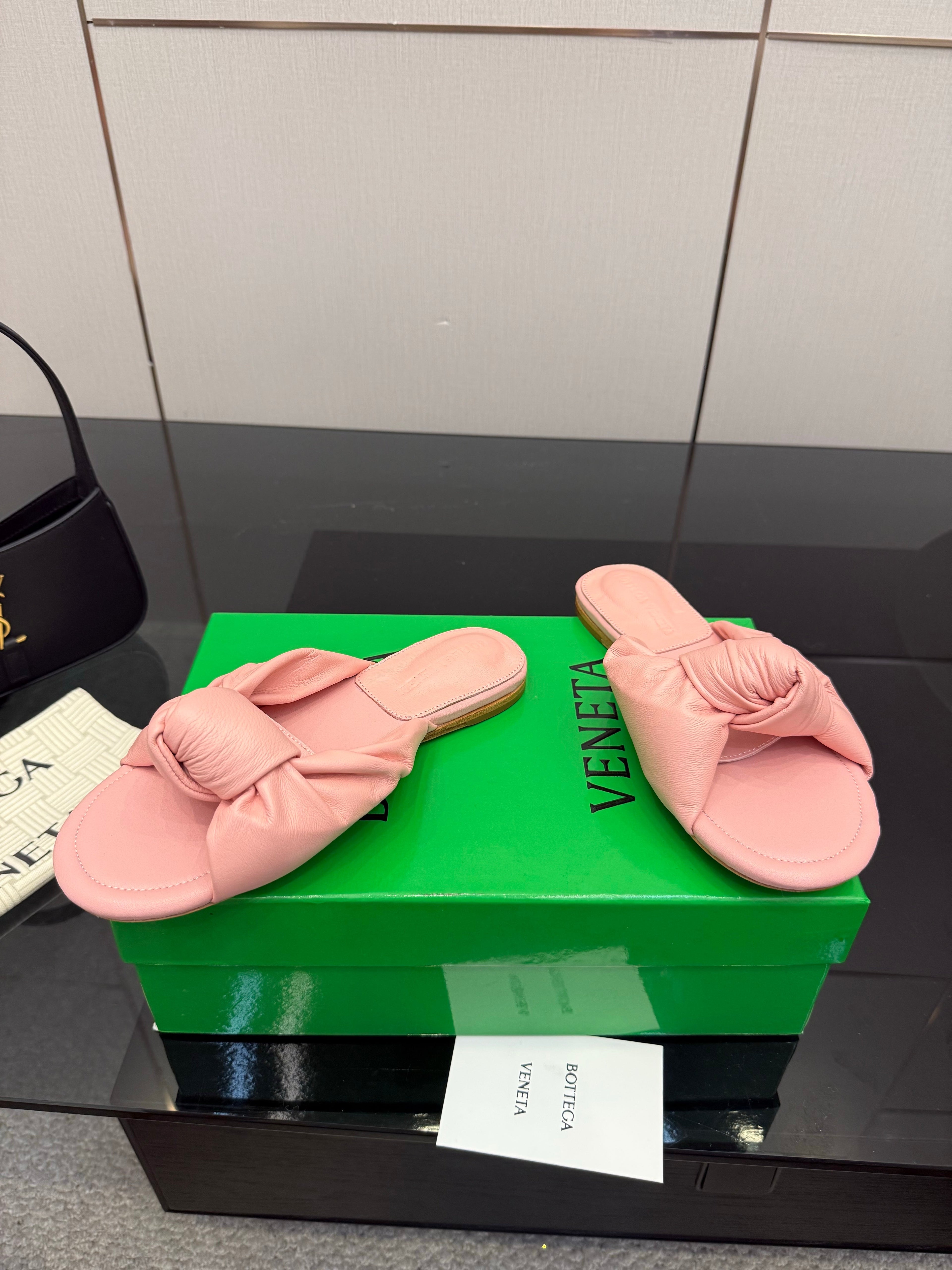 BOTTEGA VENETA 26S SLIDE SANDALS IN PASTEL PINK LAMBSKIN