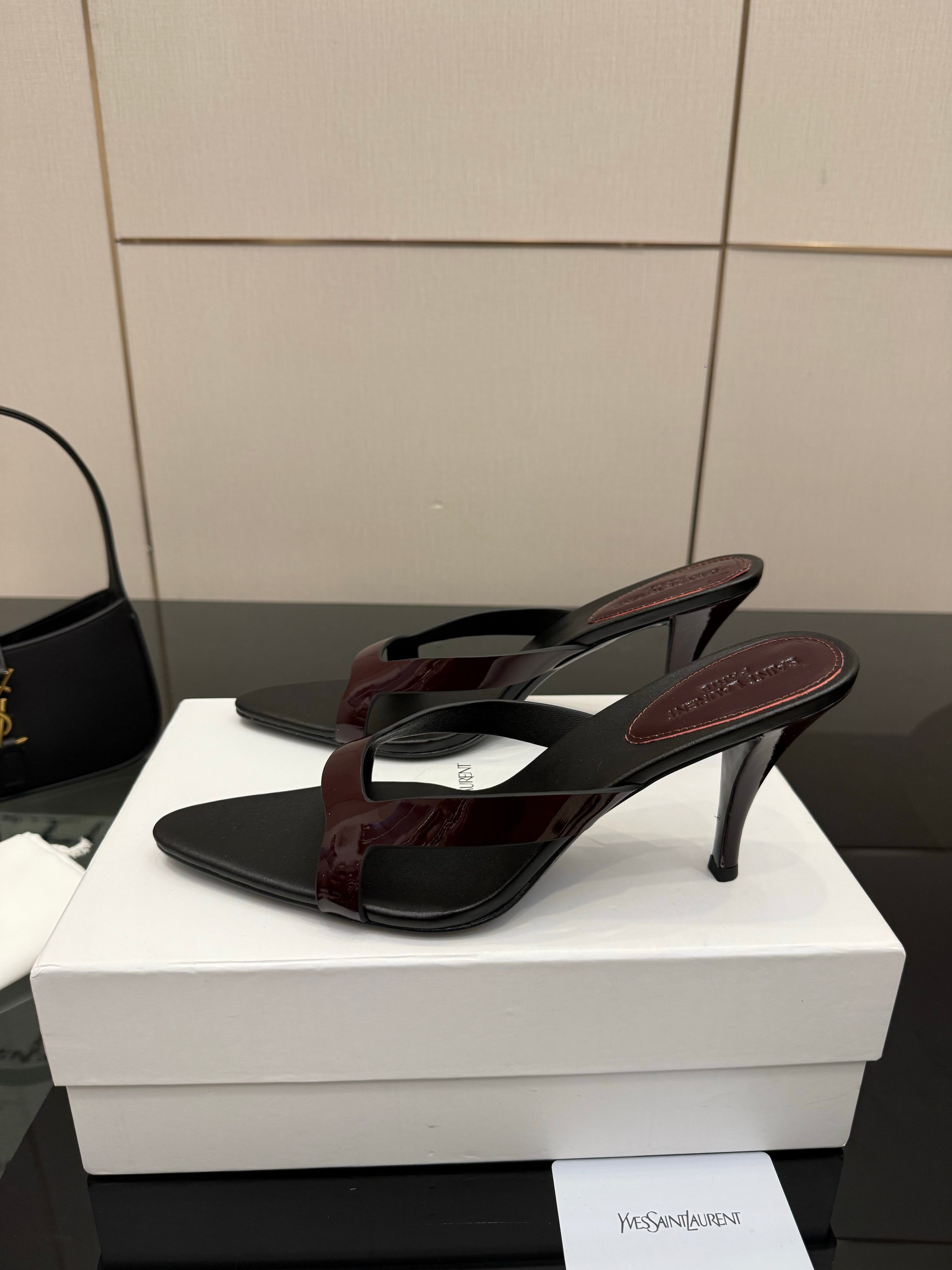 YSL 26S POINTED-TOE SANDALS 90 MM IN DARK RED AND BLACK CALFSKIN