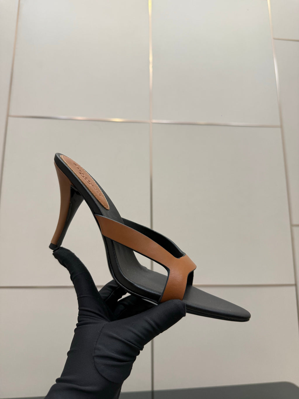 YSL 26S POINTED-TOE SANDALS 90 MM IN BROWN AND BLACK CALFSKIN