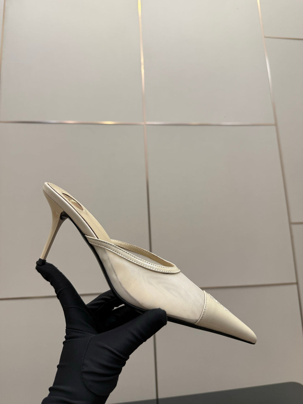 YSL 26S HIGH-HEEL MULES IN BEIGE CALFSKIN AND MESH FABRIC