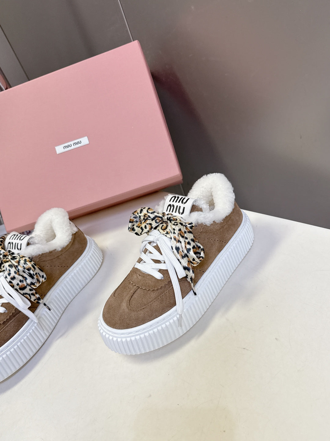 MIUMIU 25S SNEAKERS 45MM IN EARTH BROWN SUEDE WITH LEOPARD-PRINT LACES SHEARLING