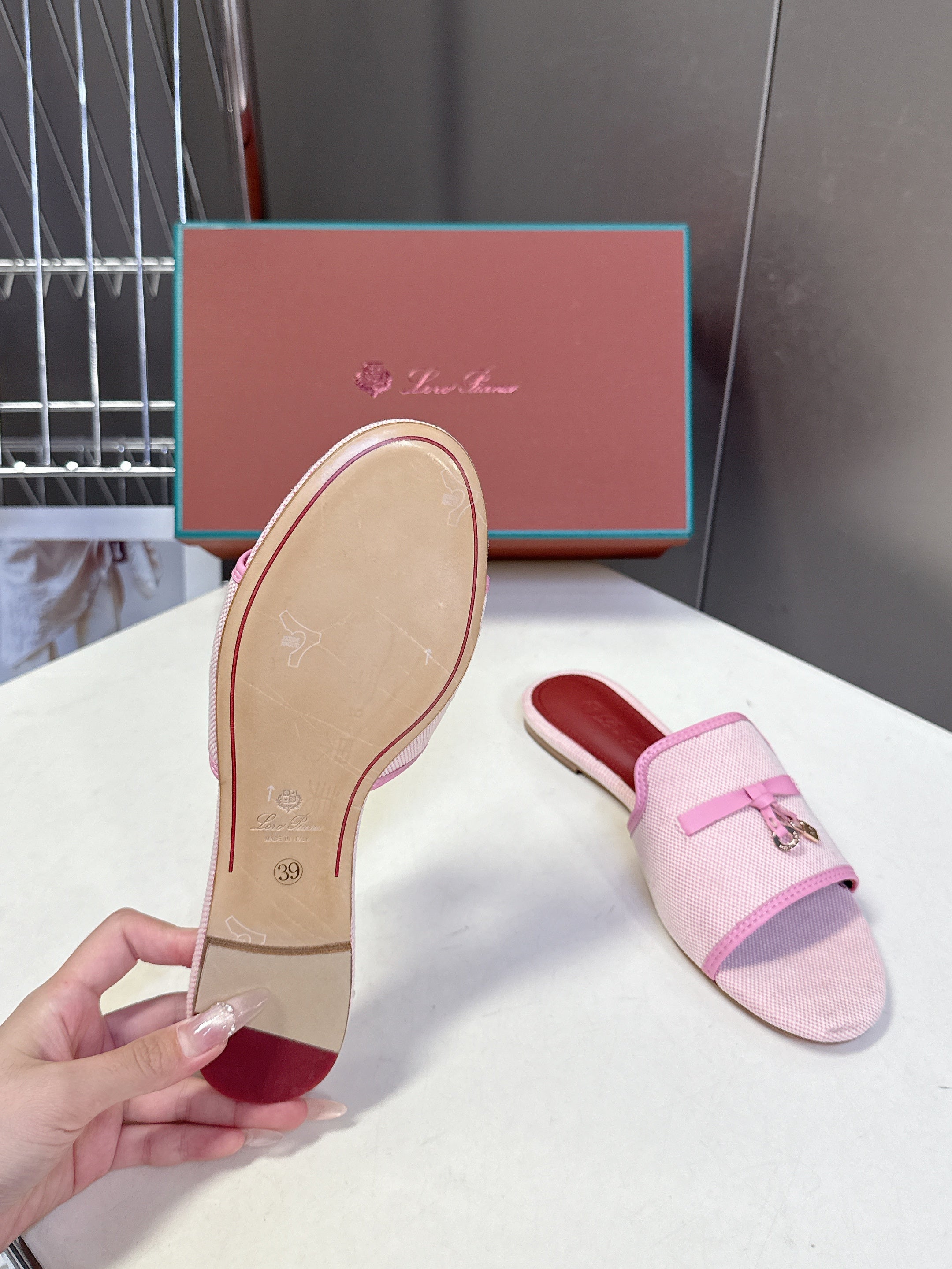 LP 26S SLIDES IN LIGHT PINK CANVAS AND CALFSKIN