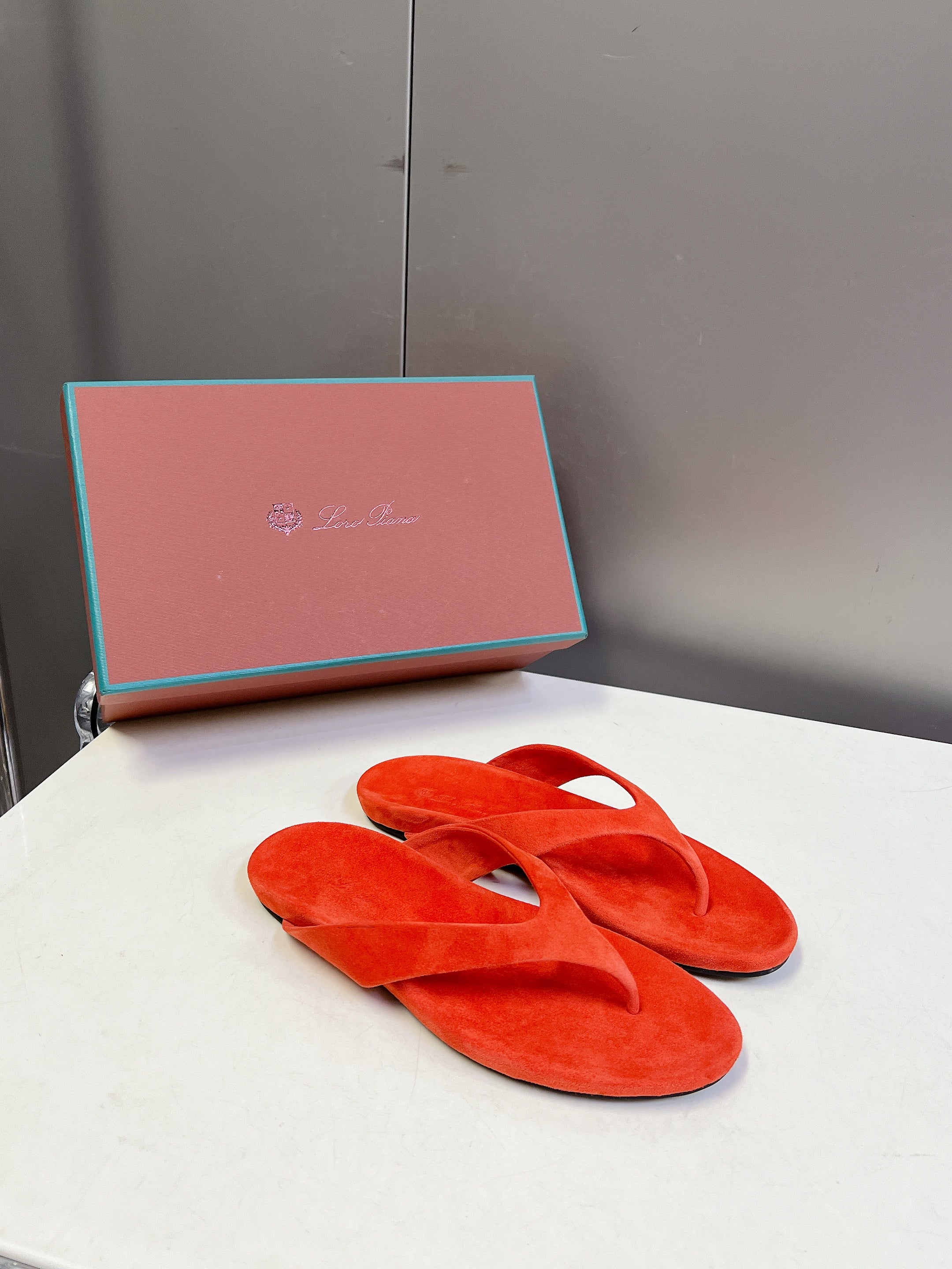 LP 26S THONG SANDALS IN ORANGE RED SUEDE