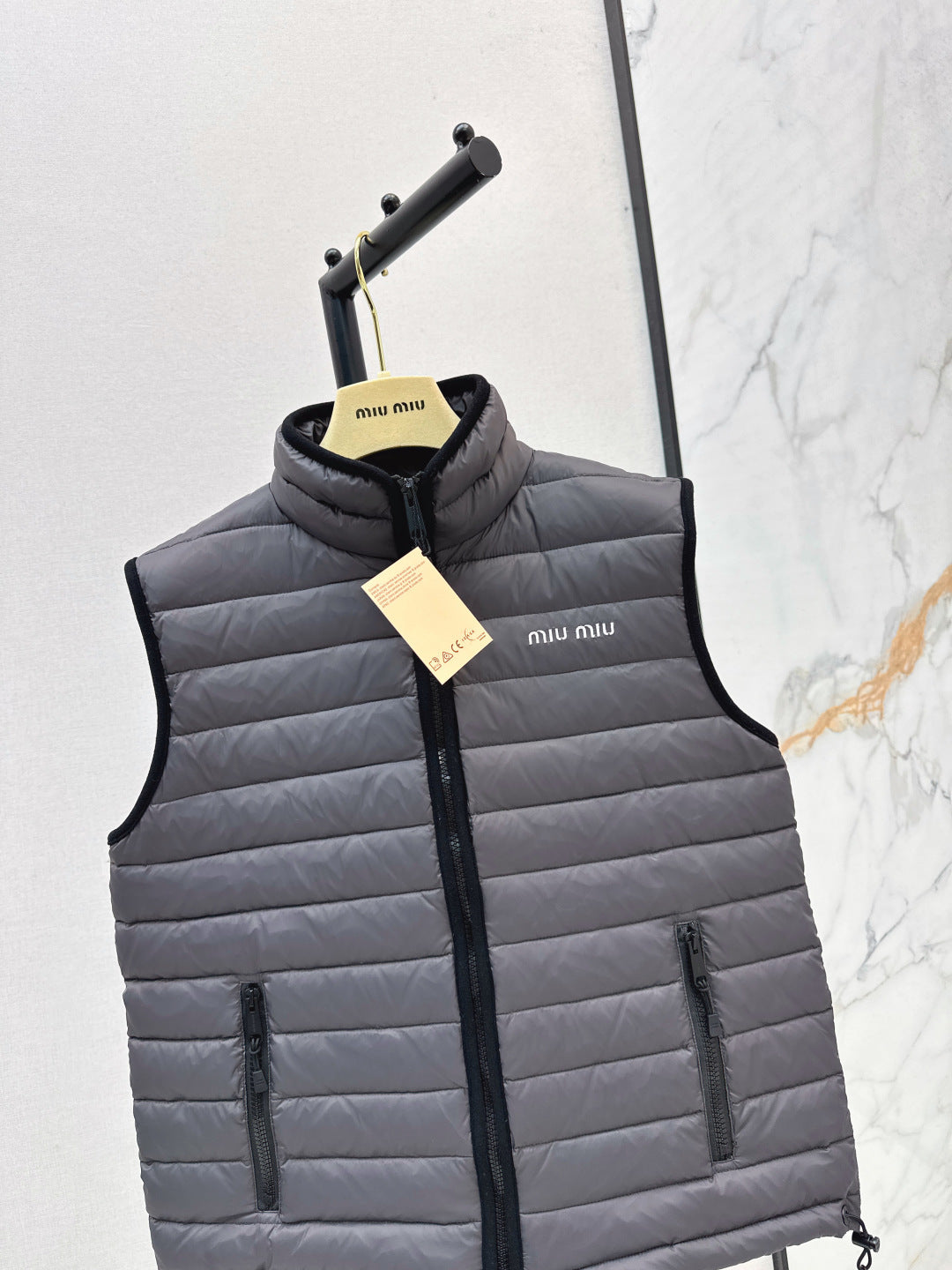 MIUMIU DOWN VEST 99400