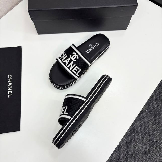CC SLIDE SANDALS 25S IN BLACK FABRIC AND CALFSKIN