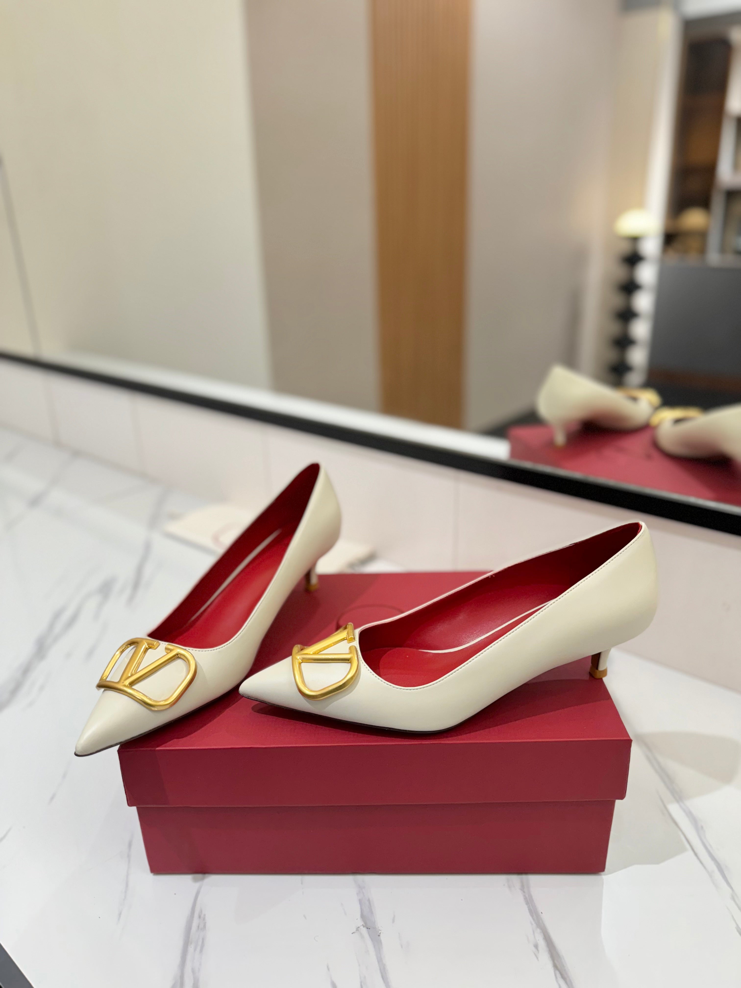VALENTINO 26S HIGH HEELS 45 MM IN CREAM WHITE SMOOTH CALFSKIN WITH GOLD HARDWARE