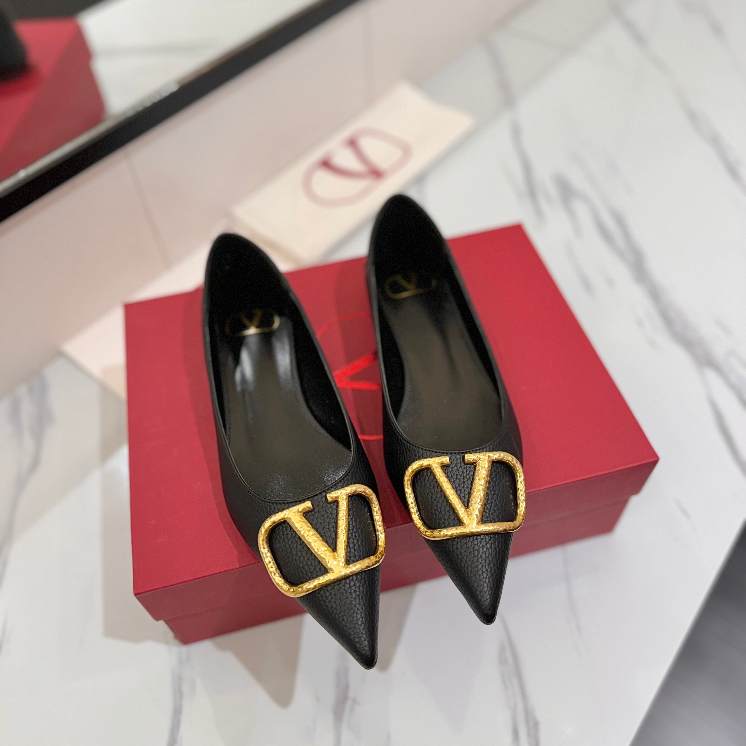VALENTINO 26S BALLET FLATS IN BLACK GRAINED CALFSKIN WITH GOLD HARDWARE
