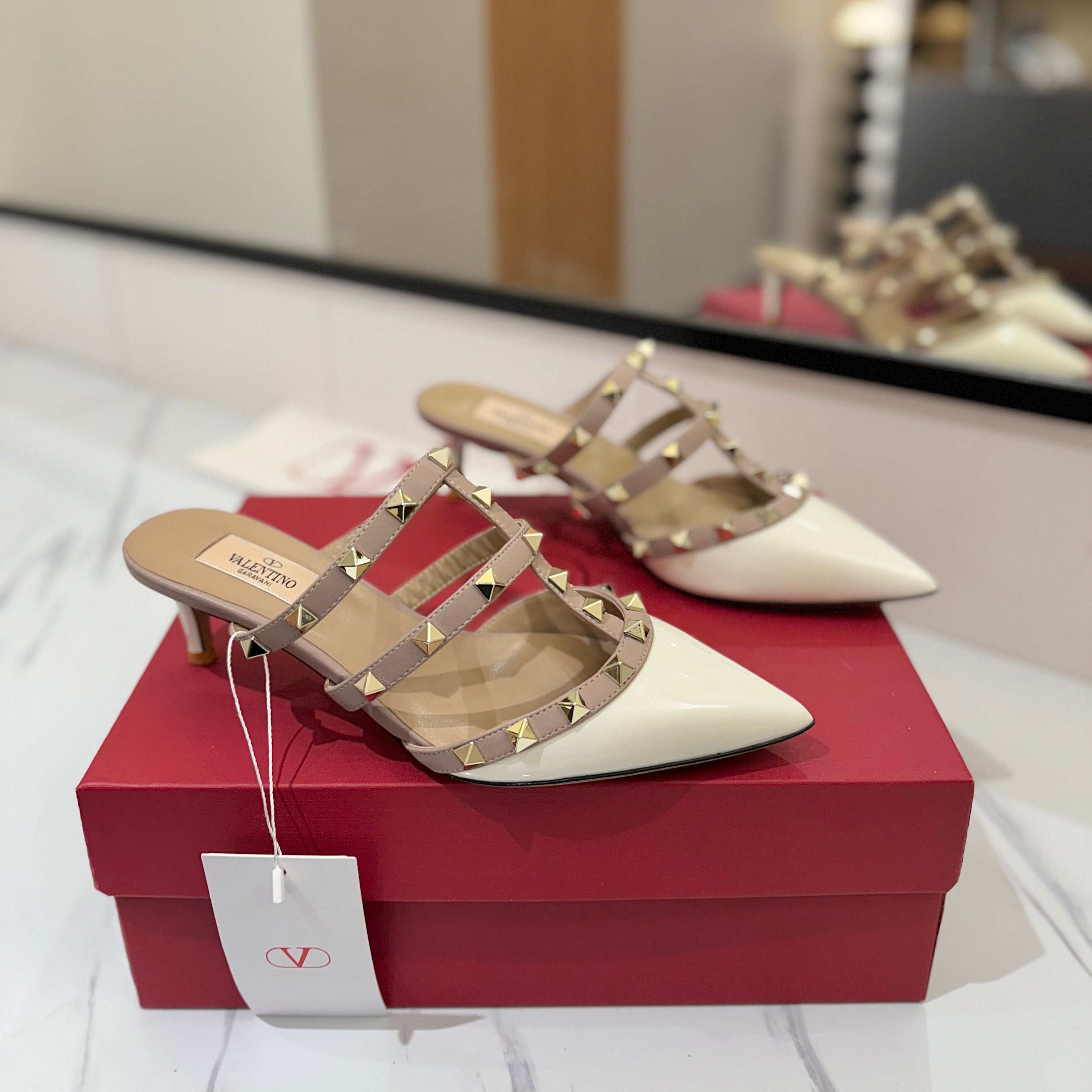 VALENTINO 26S STUDDED HEELED MULES 50 MM IN WHITE PATENT CALFSKIN