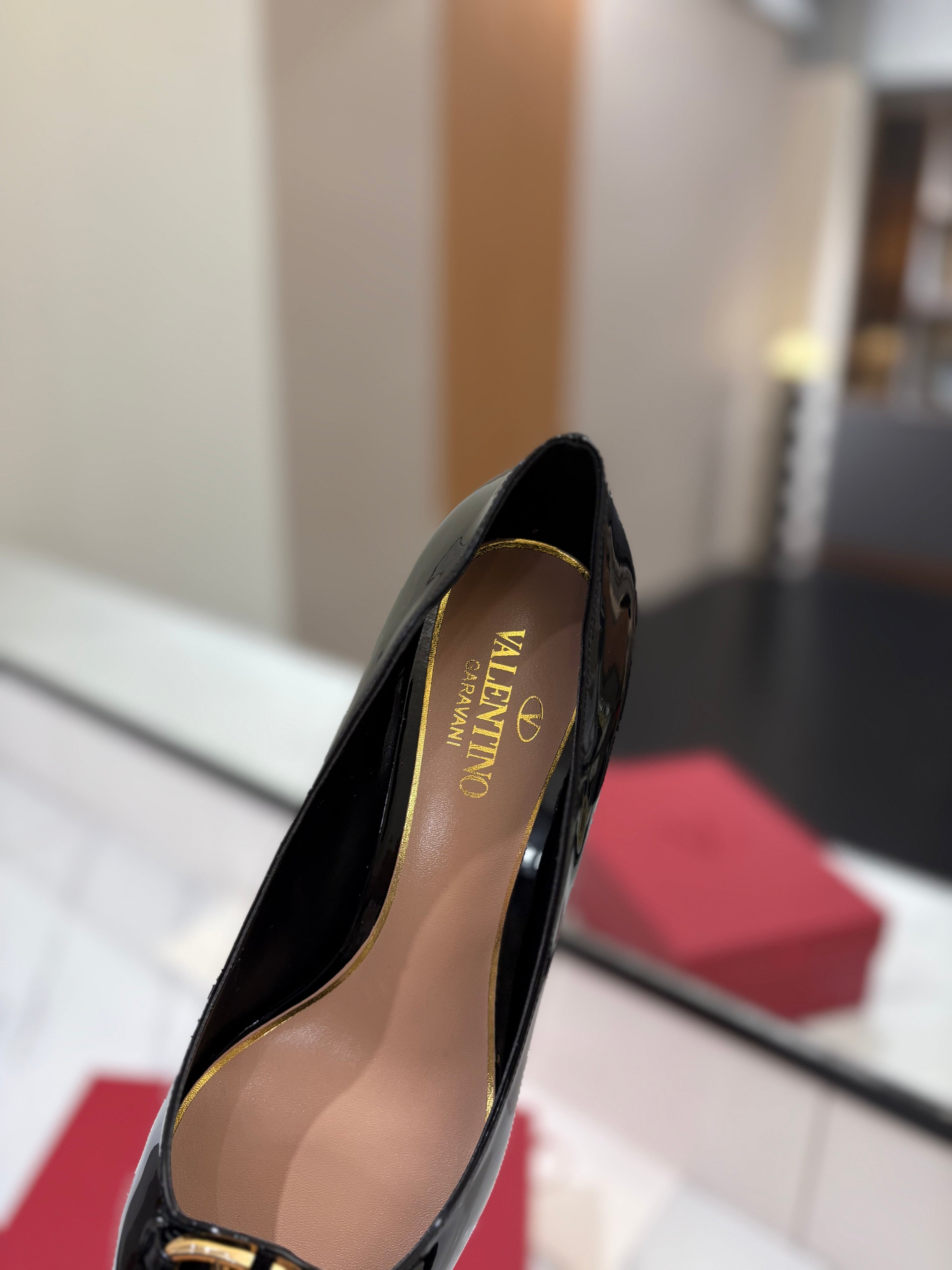 VALENTINO 26S POINTED-TOE PUMPS 65 MM IN BLACK PATENT CALFSKIN