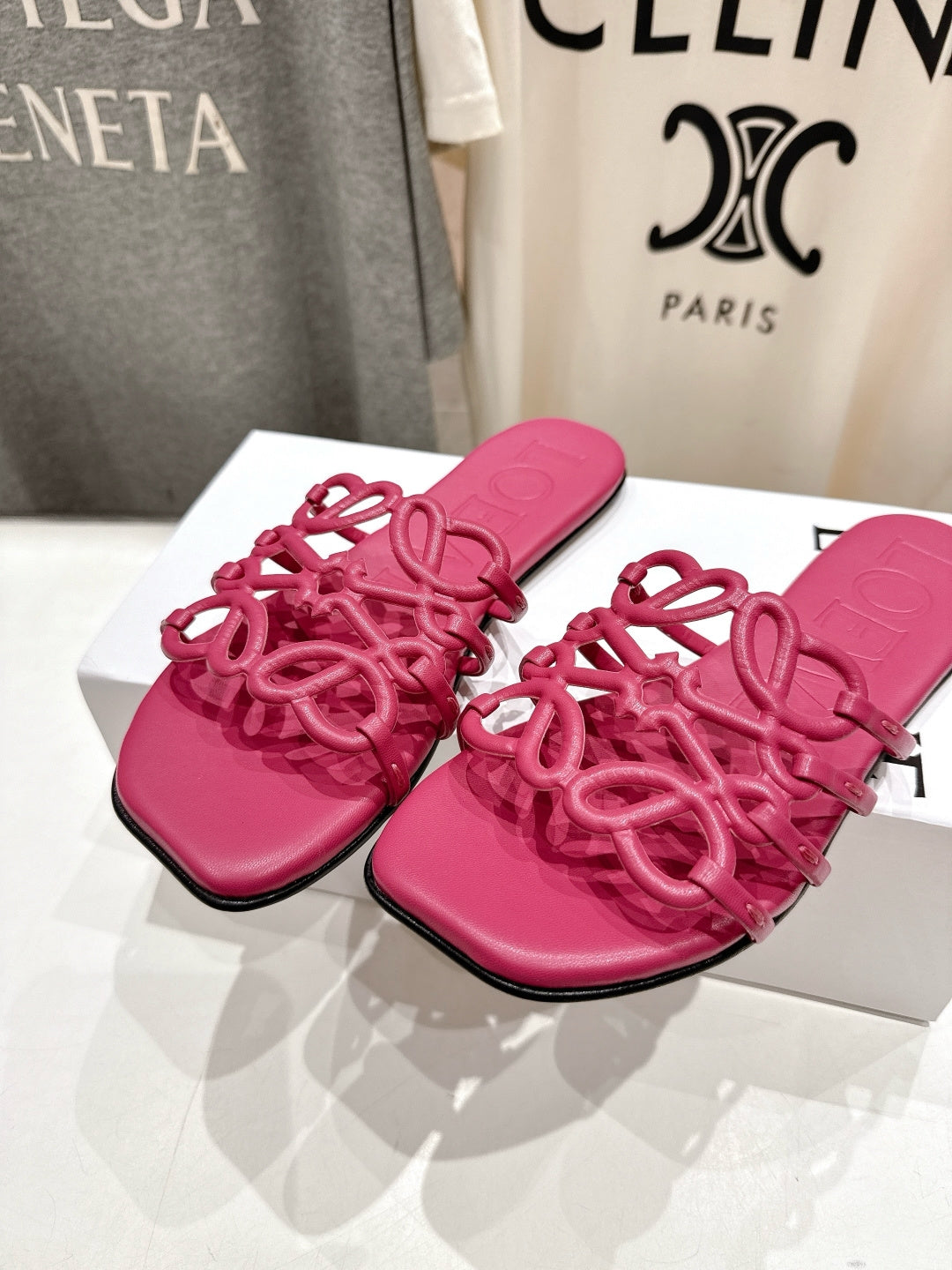 LOEWE 26S PETAL ANAGRAM SLIDE IN DARK ROSE PINK CALFSKIN