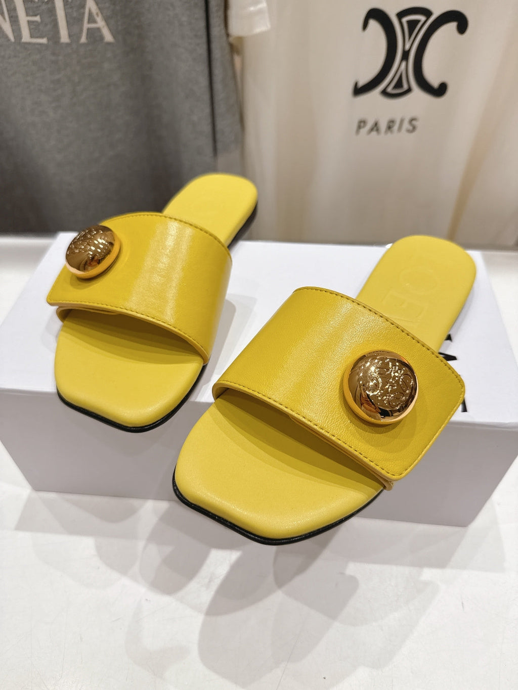 LOEWE 26S PEBBLE SLIDE IN YELLOW CALFSKIN GOLD HARDWARE