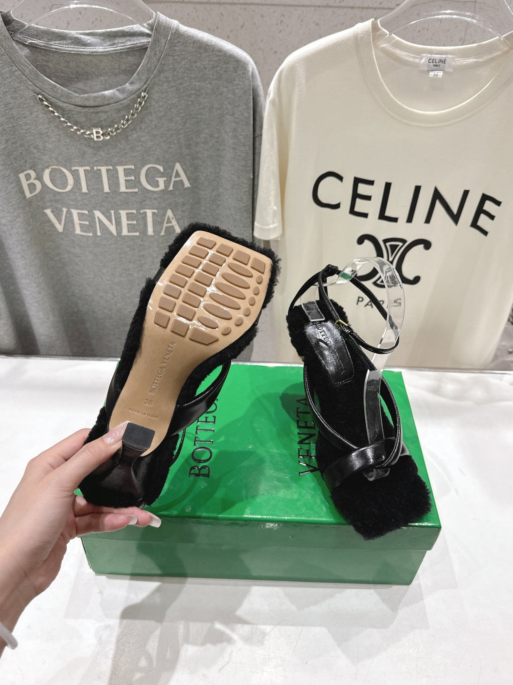 BOTTEGA VENETA 26S HIGH-HEEL SANDALS IN BLACK LAMBSKIN AND SHEARLING
