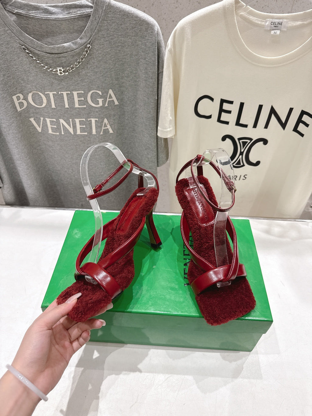 BOTTEGA VENETA 26S HIGH-HEEL SANDALS IN RED LAMBSKIN AND SHEARLING