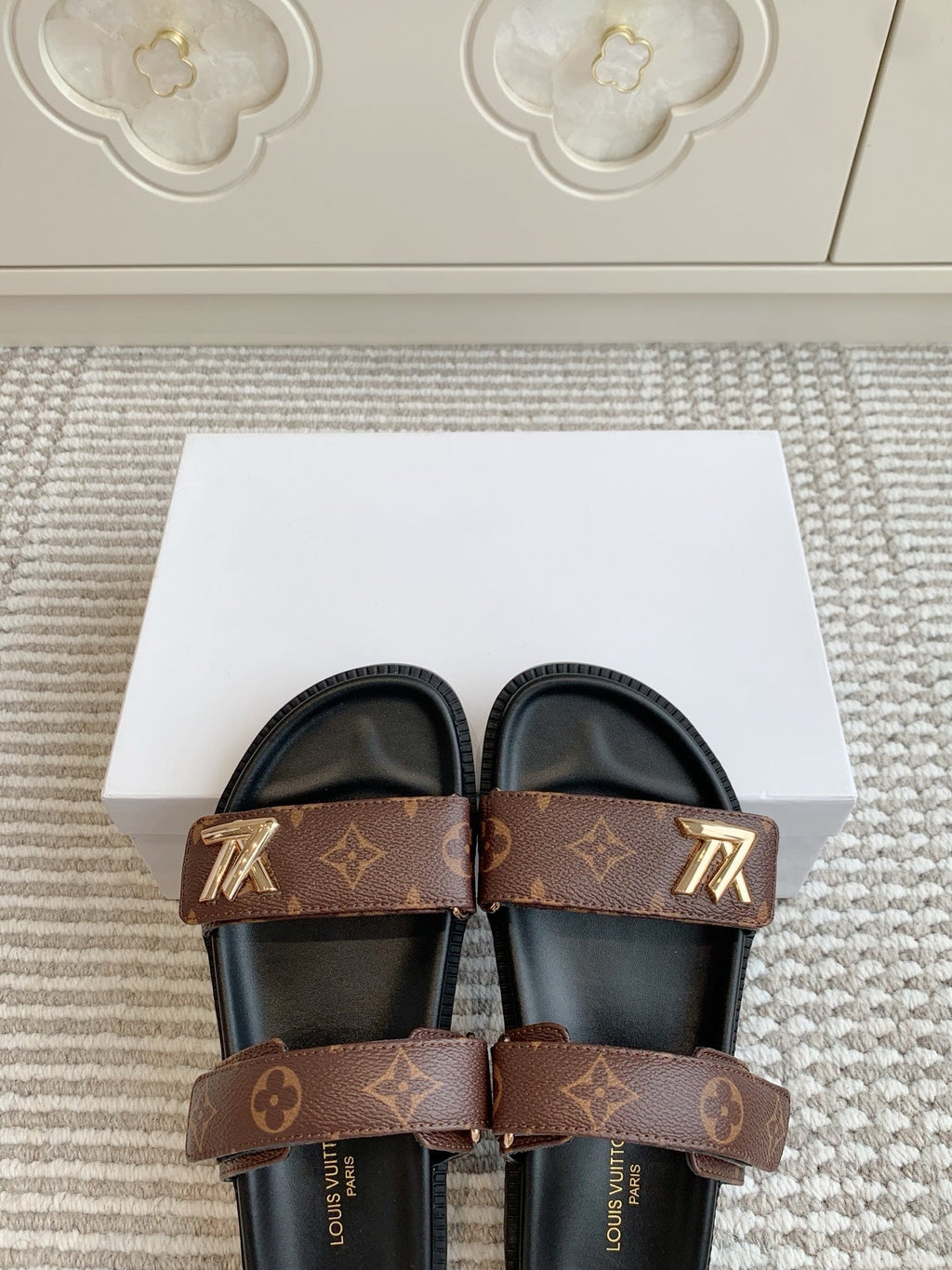 LV TWO-STRAP SANDALS 25S IN BROWN MIX BLACK CALFSKIN WITH GOLD HARDWARE