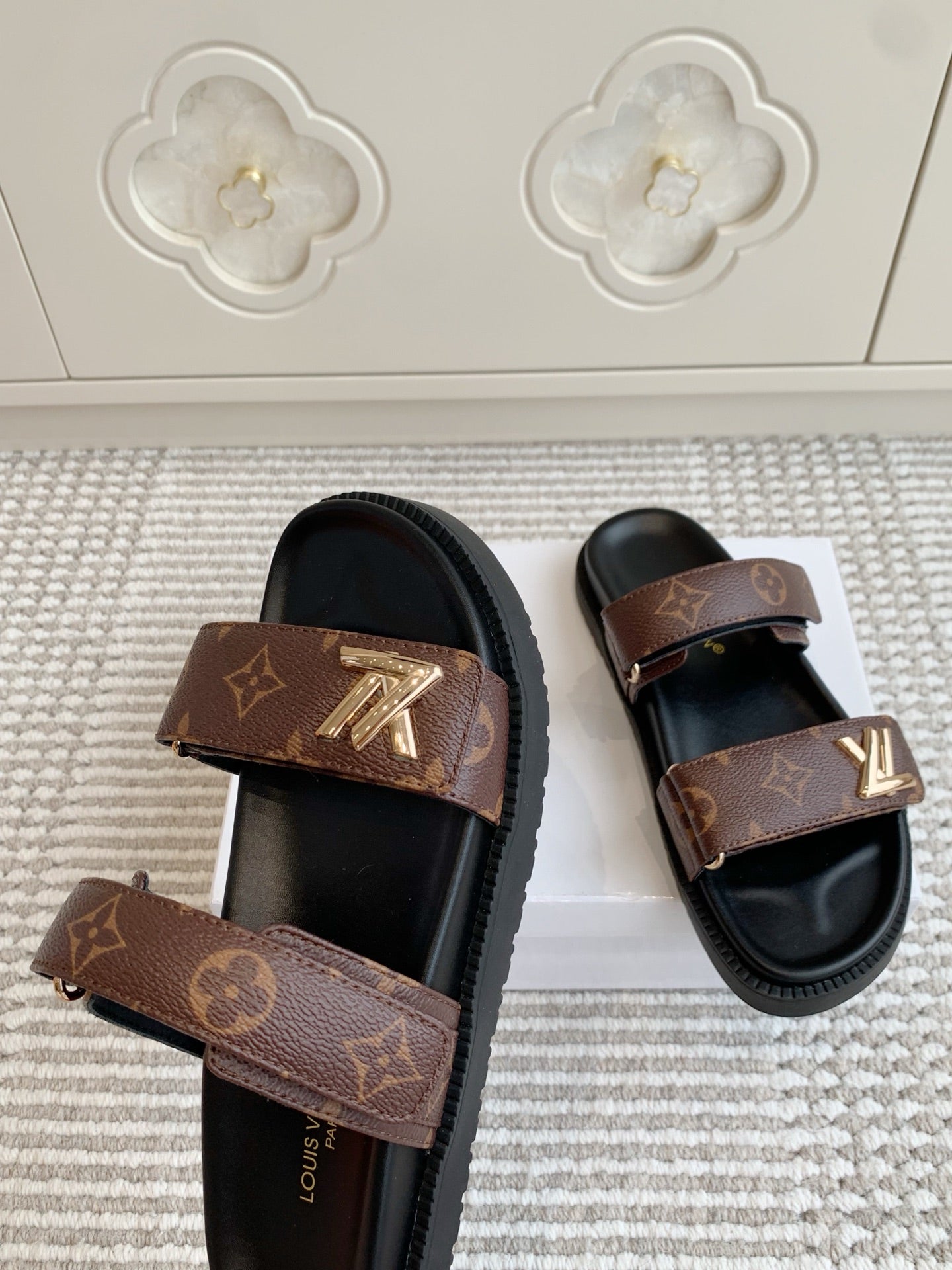 LV TWO-STRAP SANDALS 25S IN BROWN MIX BLACK CALFSKIN WITH GOLD HARDWARE