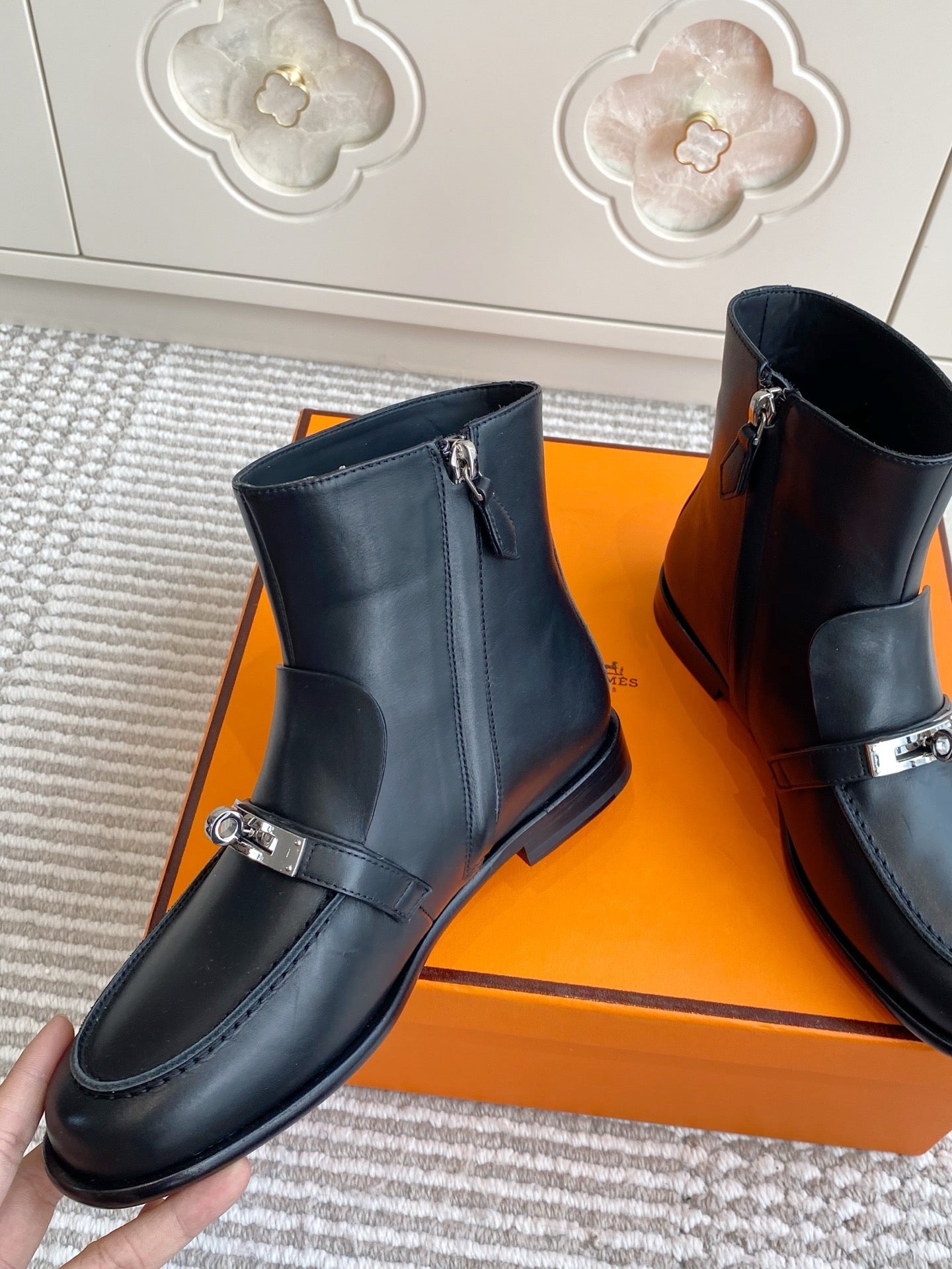 HM KELLY BOOTS IN BLACK CALFSKIN 501318