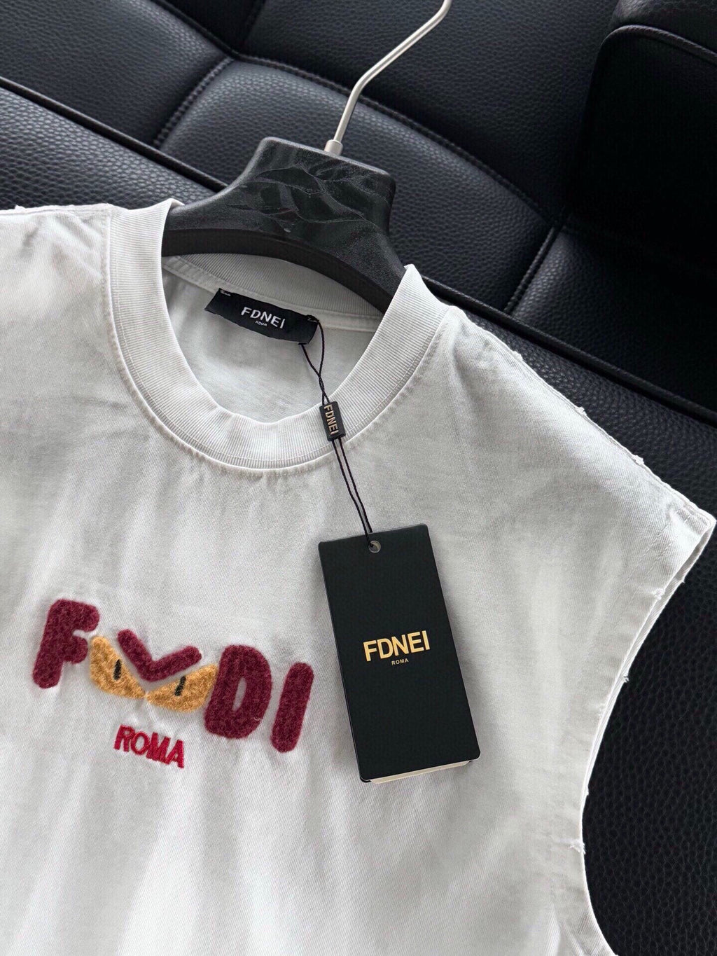 FENDI 26S SLEEVELESS T-SHIRT 157
