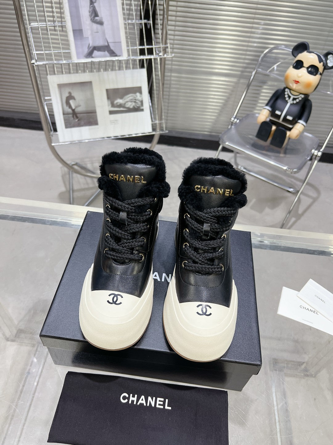 MARTIN BOOTS IN BLACK CALFSKIN AND LAMB FUR LINING