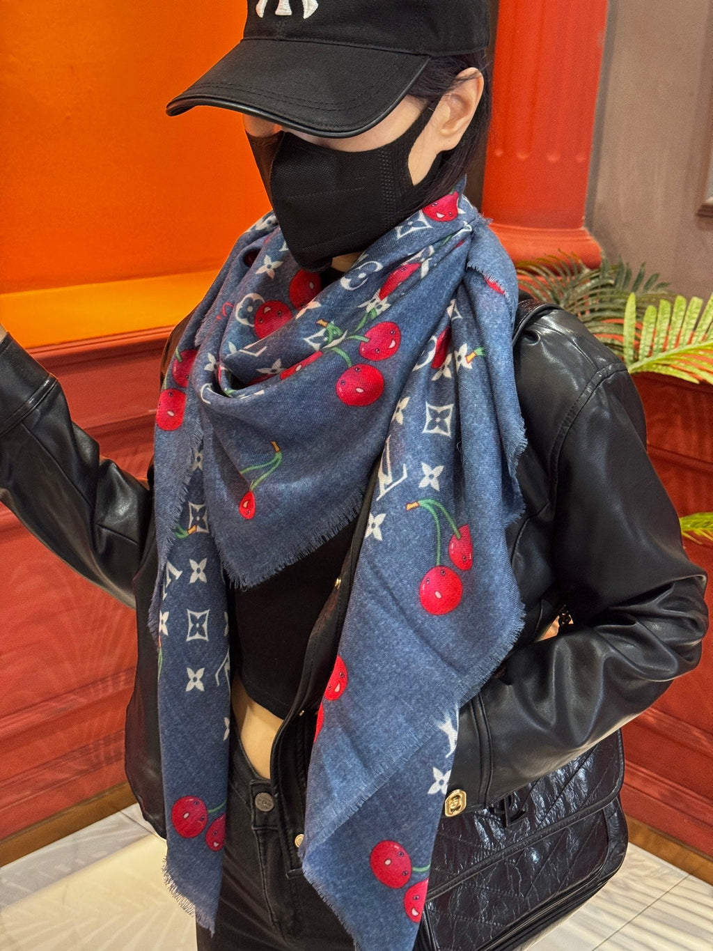 LV SCARF 140 CM IN CASHMERE 721492