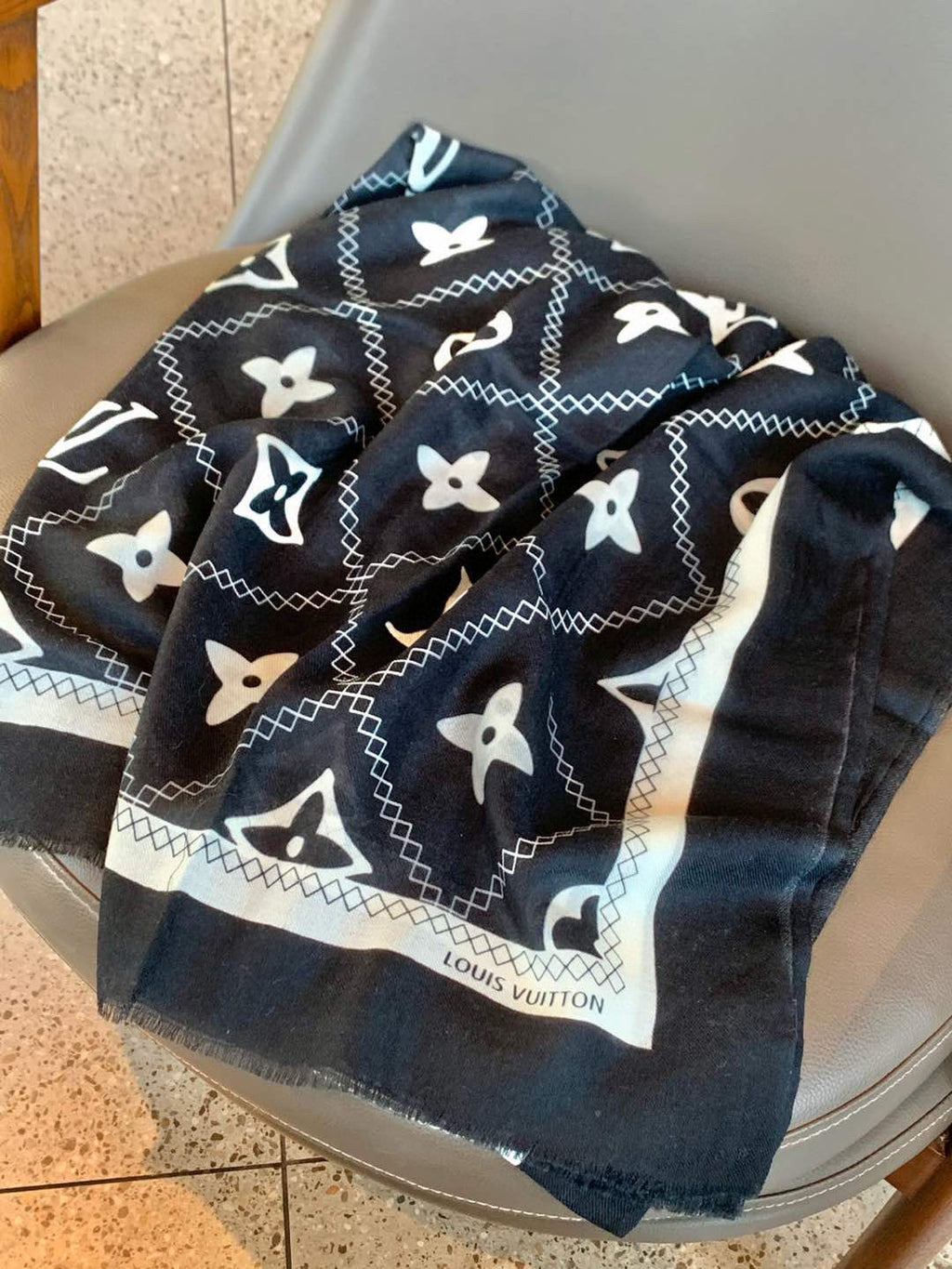 LV SCARF 200 CM IN CASHMERE 738534