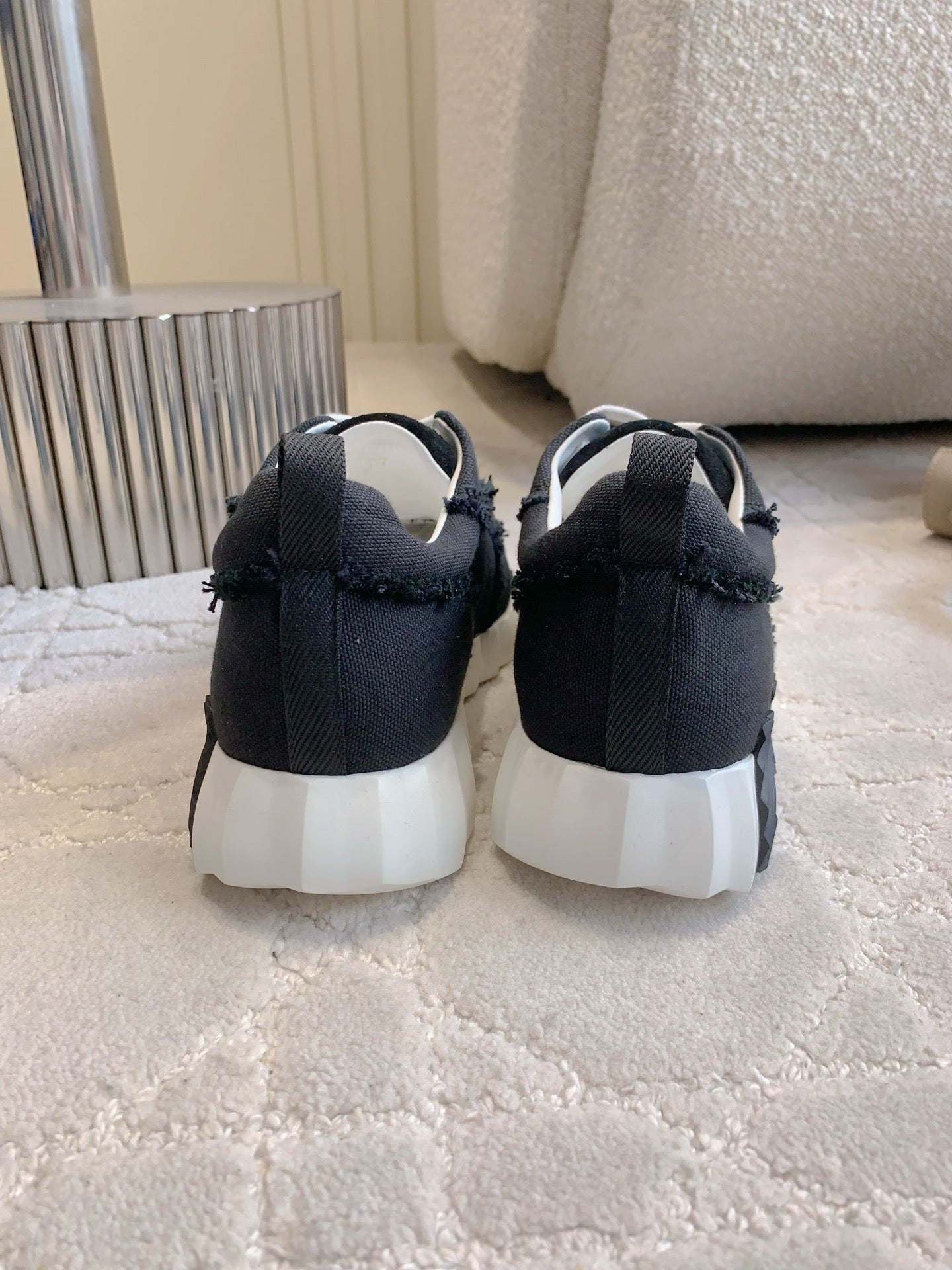 HM SNEAKER LOW SPORTS IN BLACK MESH