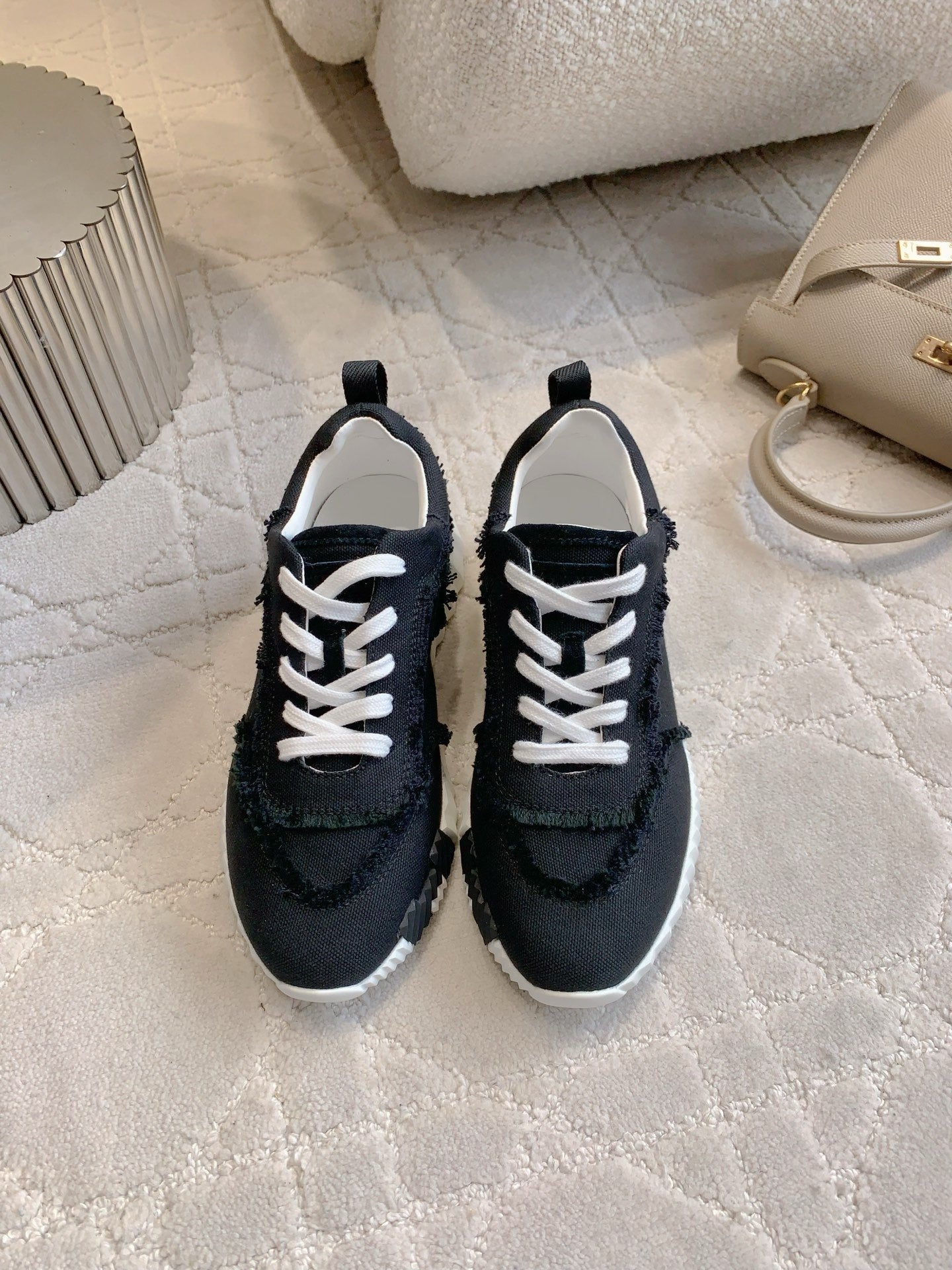 HM SNEAKER LOW SPORTS IN BLACK MESH