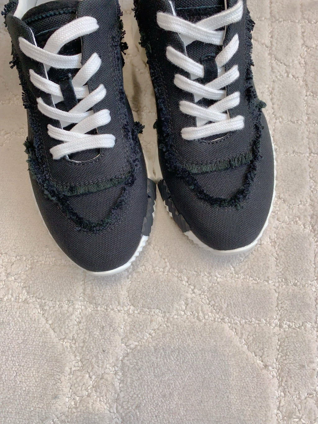 HM SNEAKER LOW SPORTS IN BLACK MESH