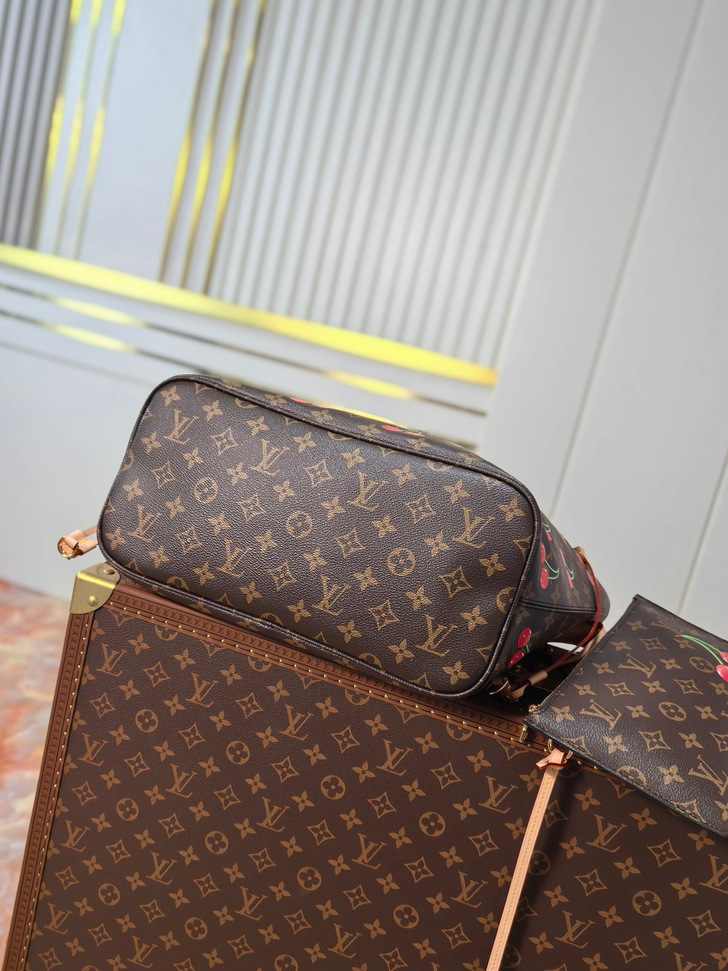 LV 25S NEVERFULL 31 IN DARK BROWN MONOGRAM CHERRY LEATHER TRIM GOLD HARDWARE