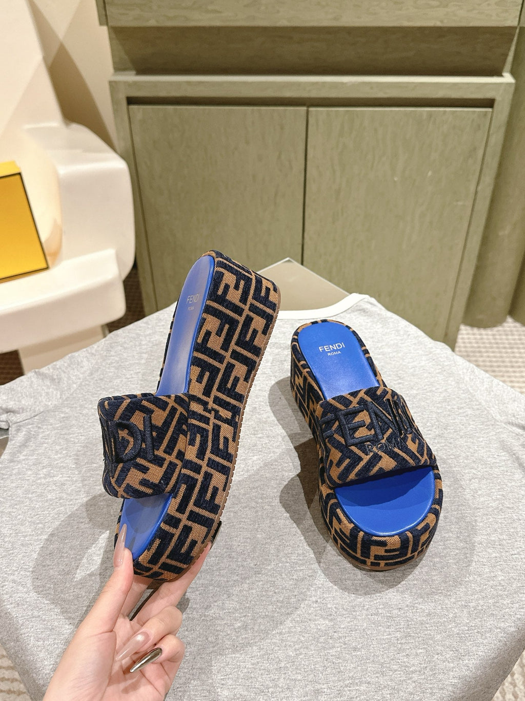 FENDI 26S PLATFORM SANDALS IN BROWN AND BLACK FABRIC STYLE 4
