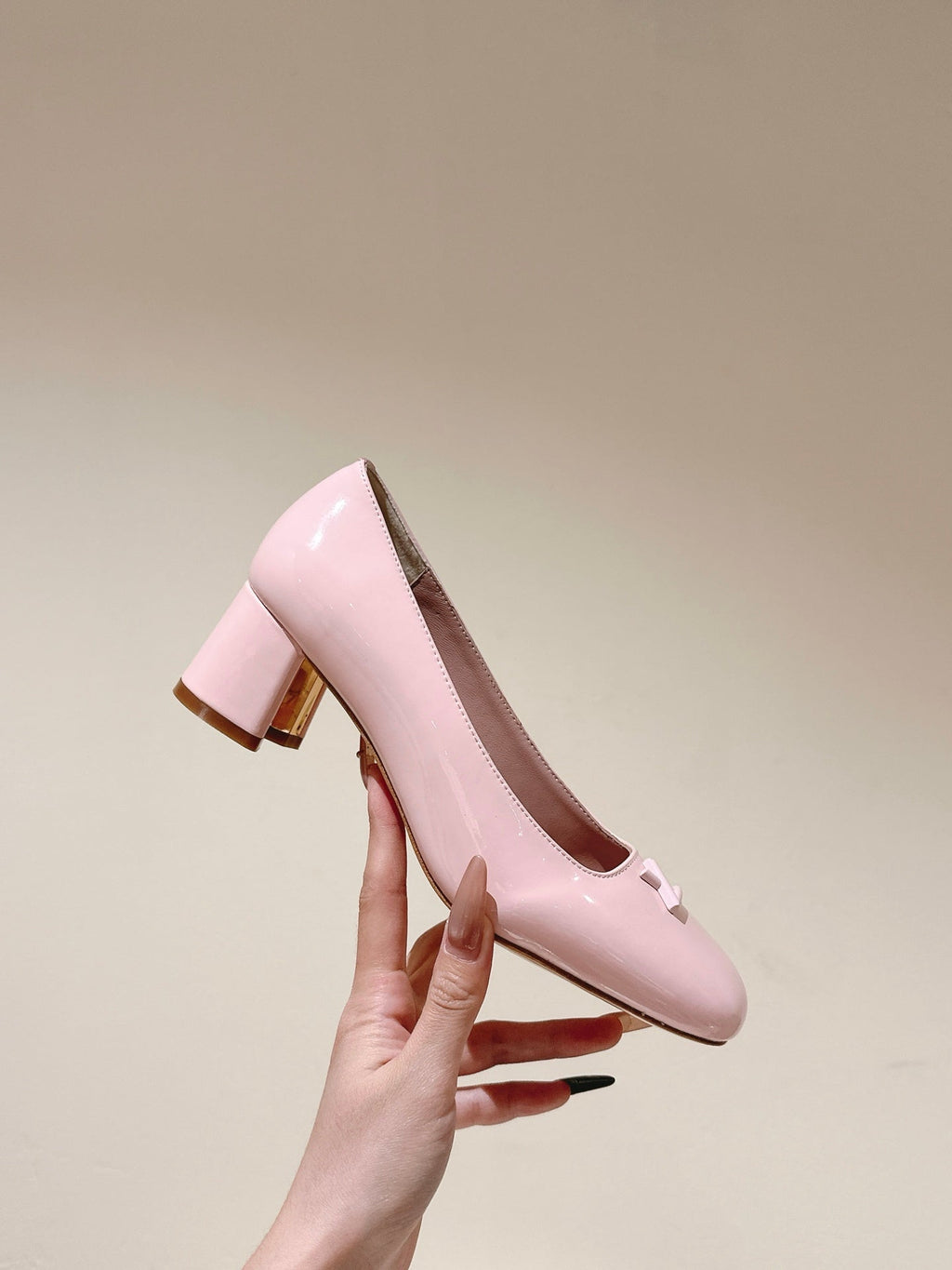 SWING HIGH PUMP 55 MM IN PALE PINK PATENT CALFSKIN