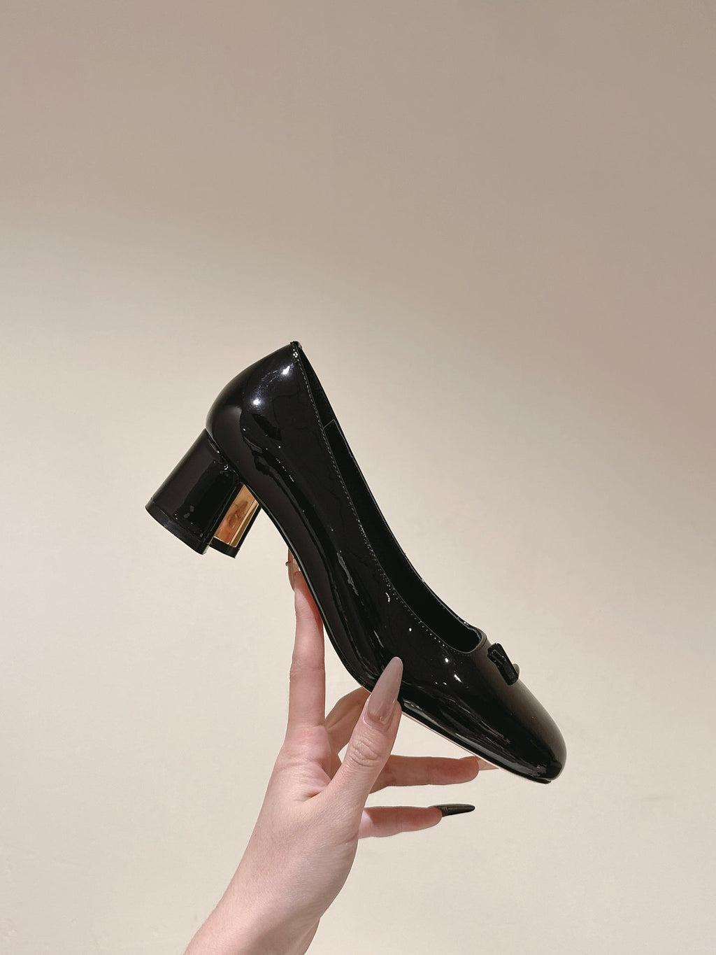 SWING HIGH PUMP 55 MM IN BLACK PATENT CALFSKIN