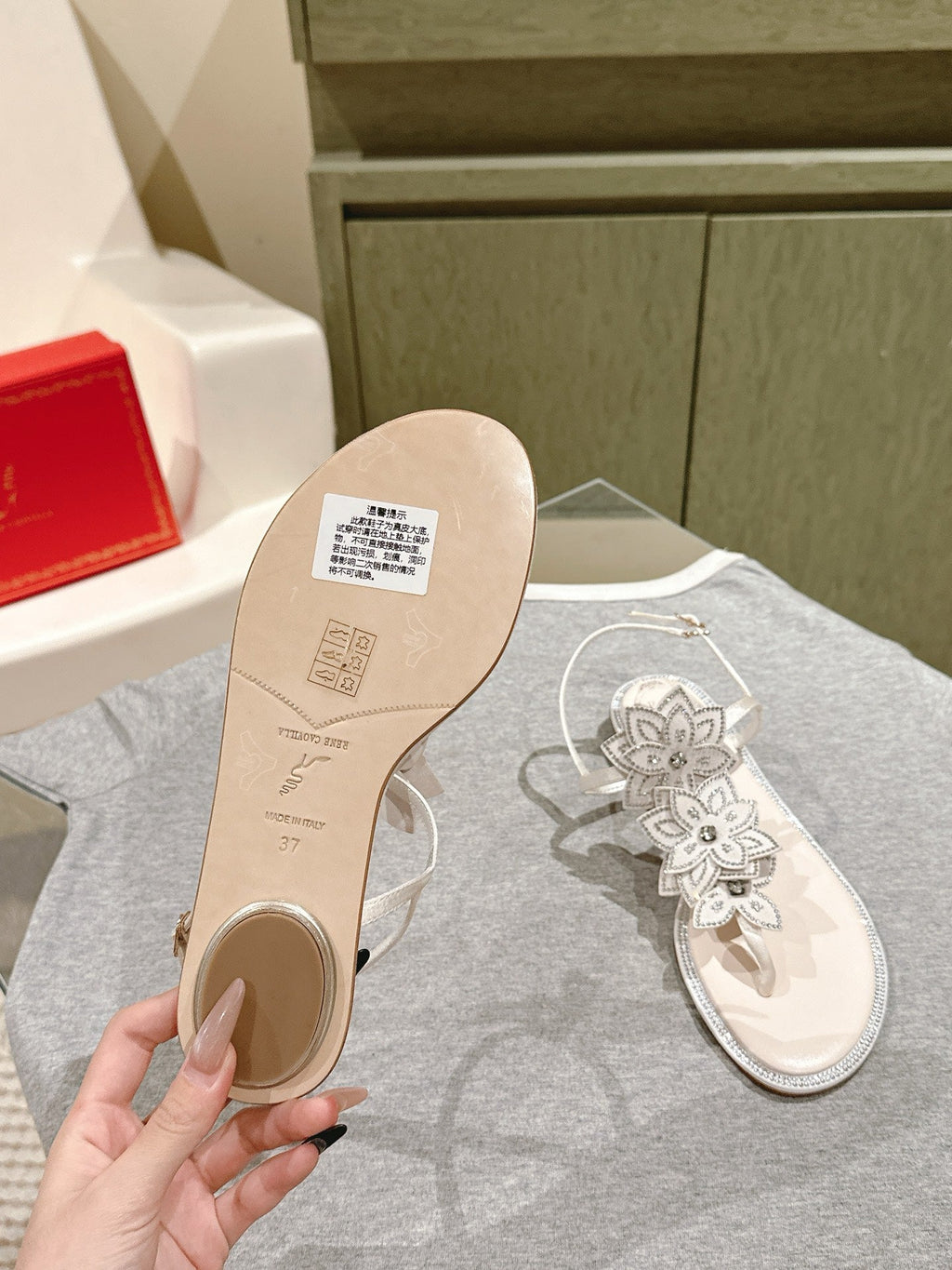 RENE CAOVILLA 26S THONG SANDALS IN CREAM WHITE LAMBSKIN FLOWER EMBELLISHED